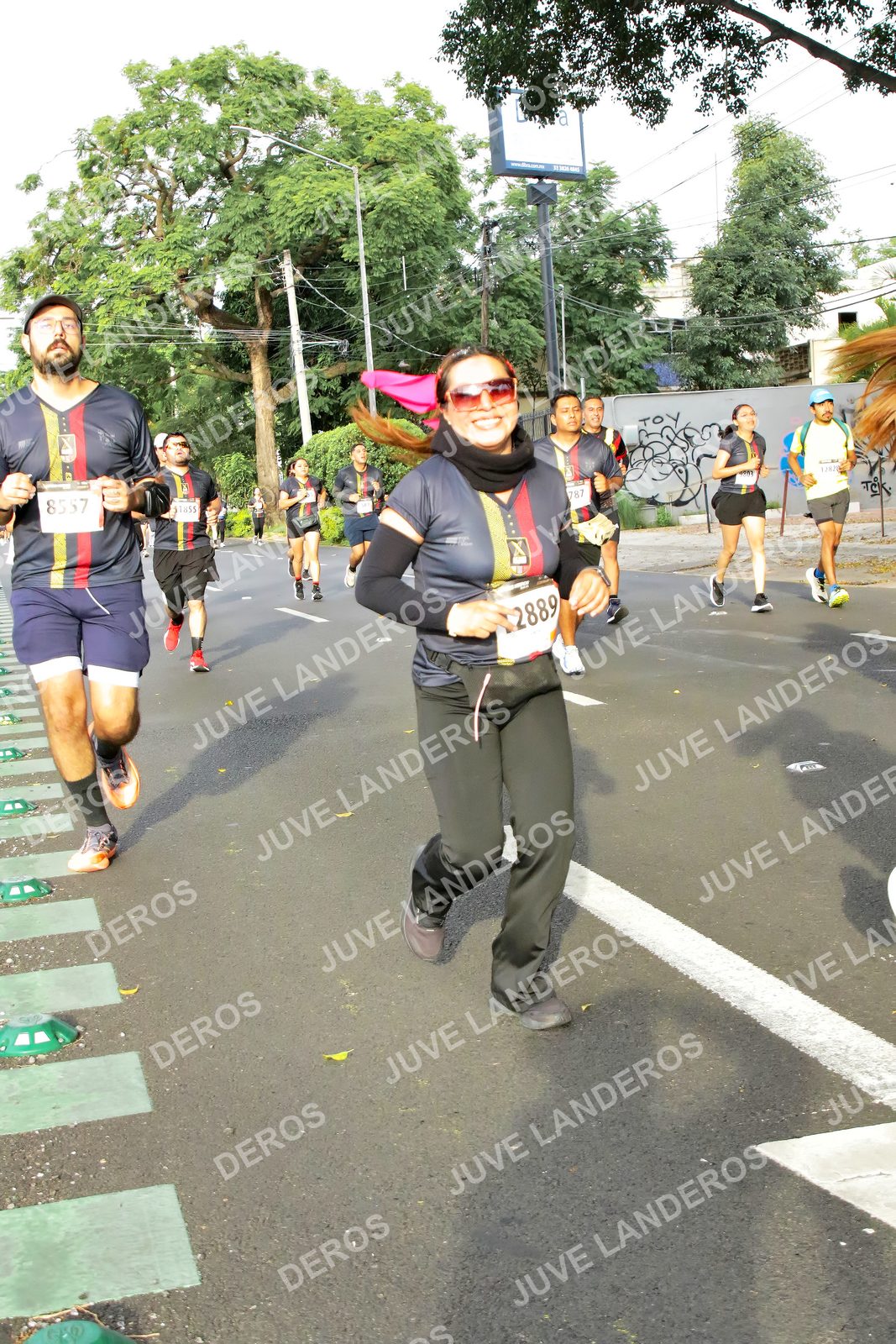 Foto de la X Carrera Leones Negros Red Cola 2026 en Rectoría General de la UdeG, Av. Juárez 976 (meta en Av. Enrique Díaz de León y Pedro Moreno), Guadalajara a las 08:04 · dorsal 2889, 8557, 787