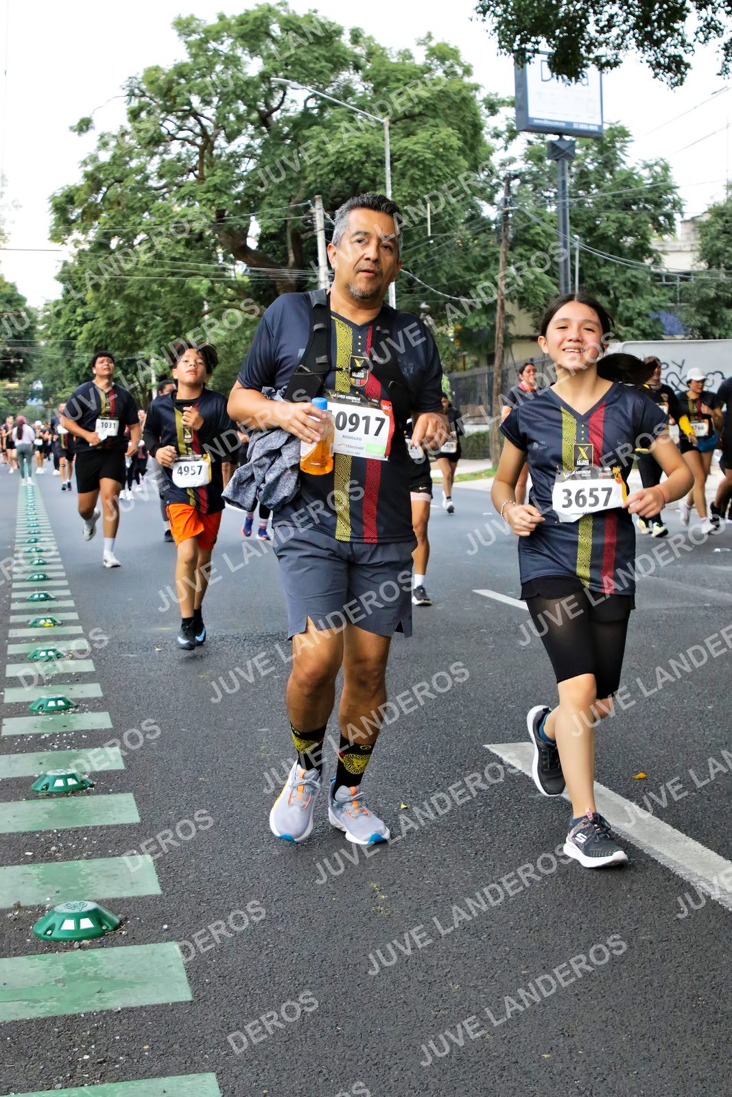 Foto de la X Carrera Leones Negros Red Cola 2026 en Rectoría General de la UdeG, Av. Juárez 976 (meta en Av. Enrique Díaz de León y Pedro Moreno), Guadalajara a las 05:10 · dorsal 3657, 917, 4957, 1031