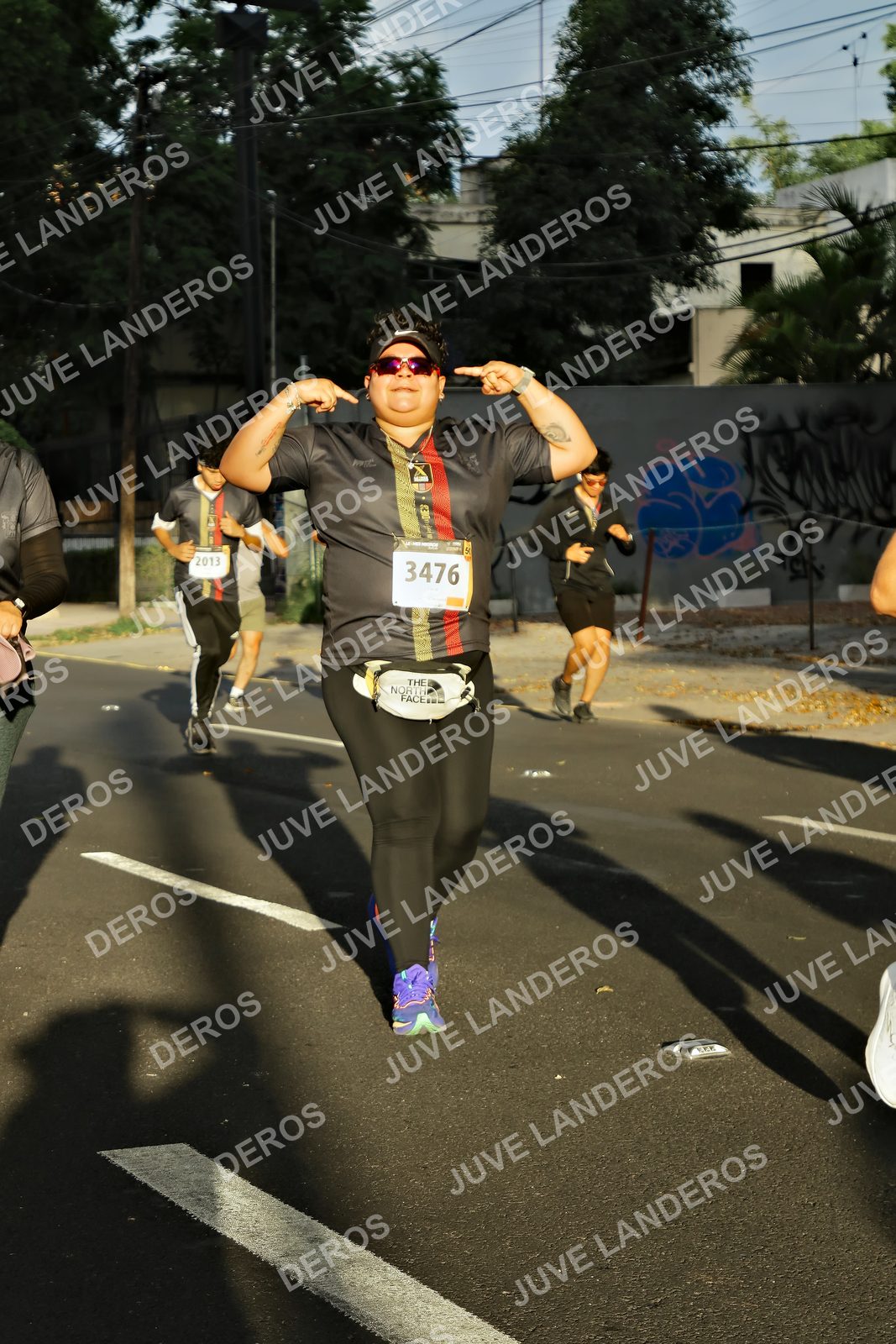 Foto de la X Carrera Leones Negros Red Cola 2026 en Rectoría General de la UdeG, Av. Juárez 976 (meta en Av. Enrique Díaz de León y Pedro Moreno), Guadalajara a las 07:28 · dorsal 3476, 2013