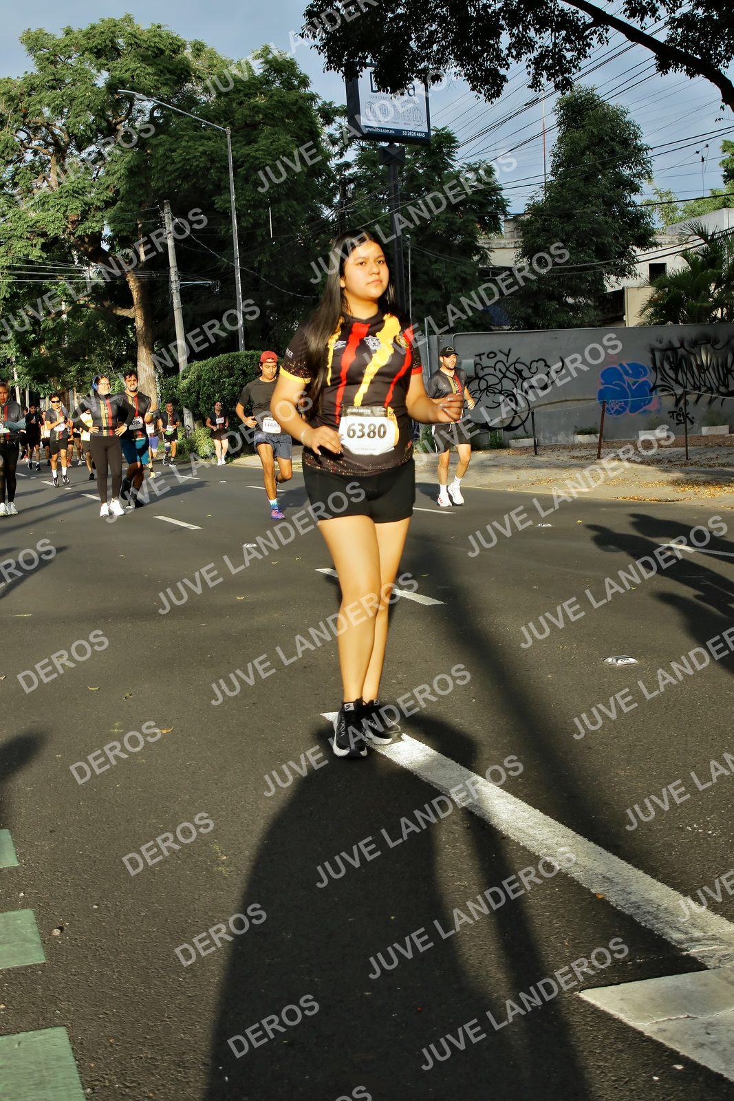 Foto de la X Carrera Leones Negros Red Cola 2026 en Rectoría General de la UdeG, Av. Juárez 976 (meta en Av. Enrique Díaz de León y Pedro Moreno), Guadalajara a las 07:39 · dorsal 6380