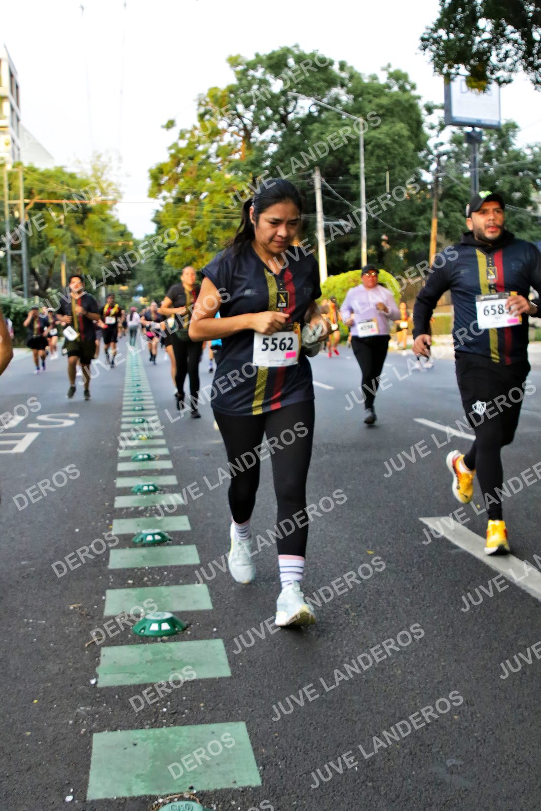 Foto de la X Carrera Leones Negros Red Cola 2026 en Rectoría General de la UdeG, Av. Juárez 976 (meta en Av. Enrique Díaz de León y Pedro Moreno), Guadalajara a las 05:07 · dorsal 5562, 658