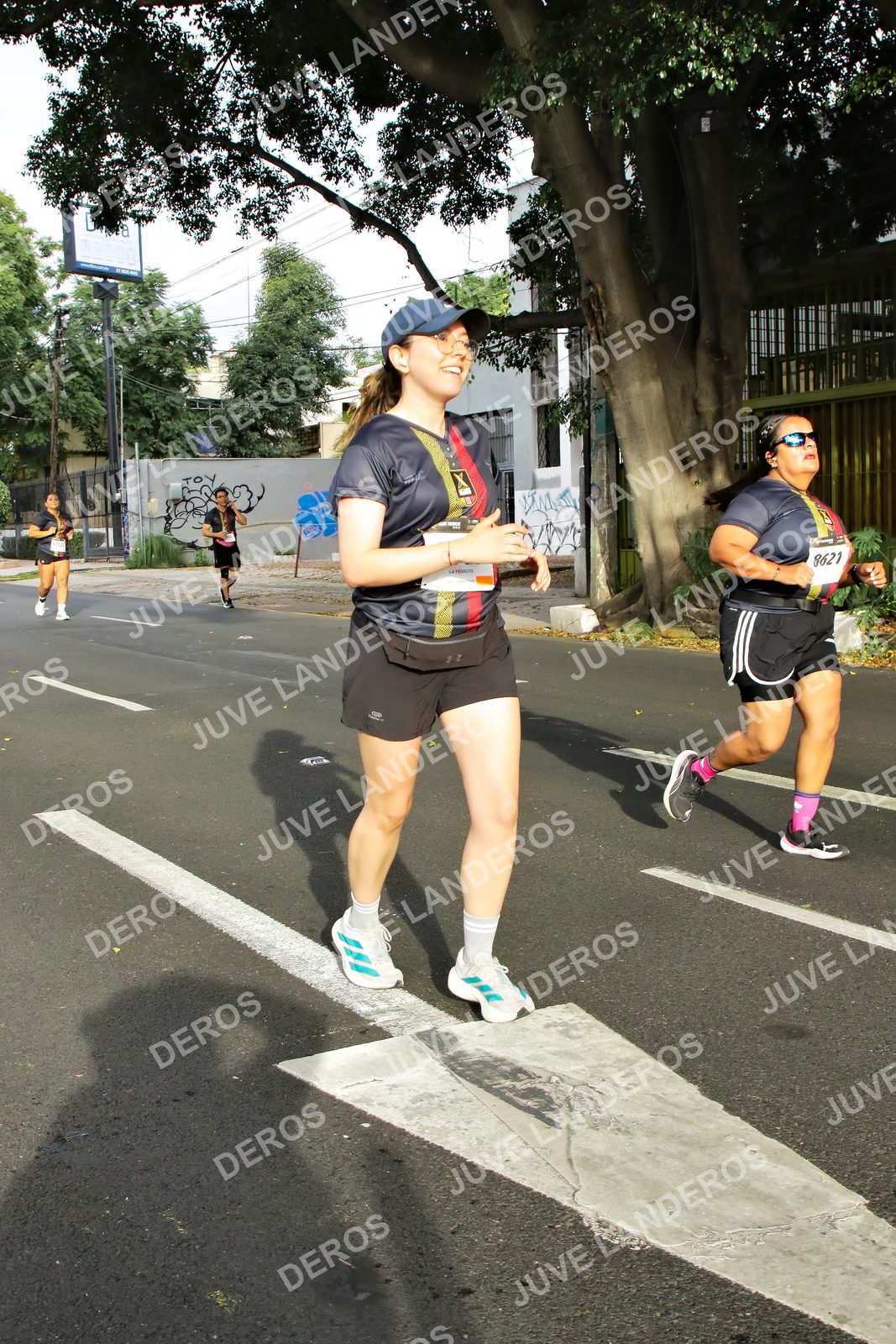 Foto de la X Carrera Leones Negros Red Cola 2026 en Rectoría General de la UdeG, Av. Juárez 976 (meta en Av. Enrique Díaz de León y Pedro Moreno), Guadalajara a las 08:10 · dorsal 8621