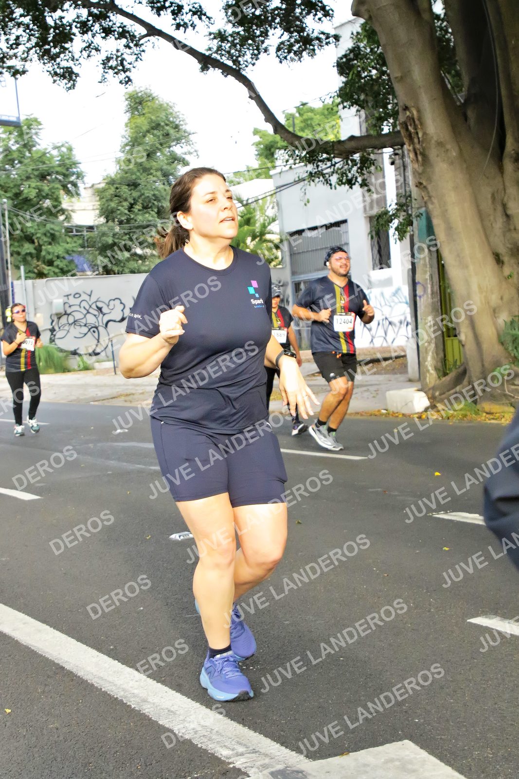 Foto de la X Carrera Leones Negros Red Cola 2026 en Rectoría General de la UdeG, Av. Juárez 976 (meta en Av. Enrique Díaz de León y Pedro Moreno), Guadalajara a las 08:09 · dorsal 12404