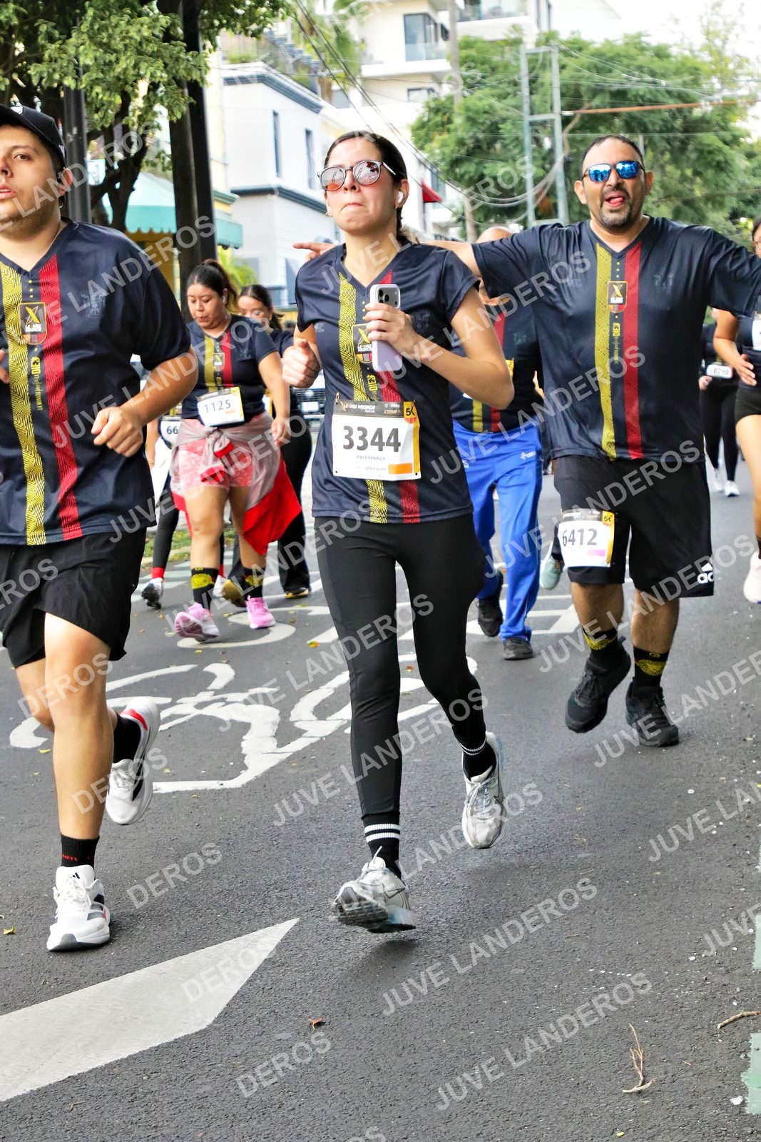 Foto de la X Carrera Leones Negros Red Cola 2026 en Rectoría General de la UdeG, Av. Juárez 976 (meta en Av. Enrique Díaz de León y Pedro Moreno), Guadalajara a las 07:15 · dorsal 3344, 6412, 66, 1125