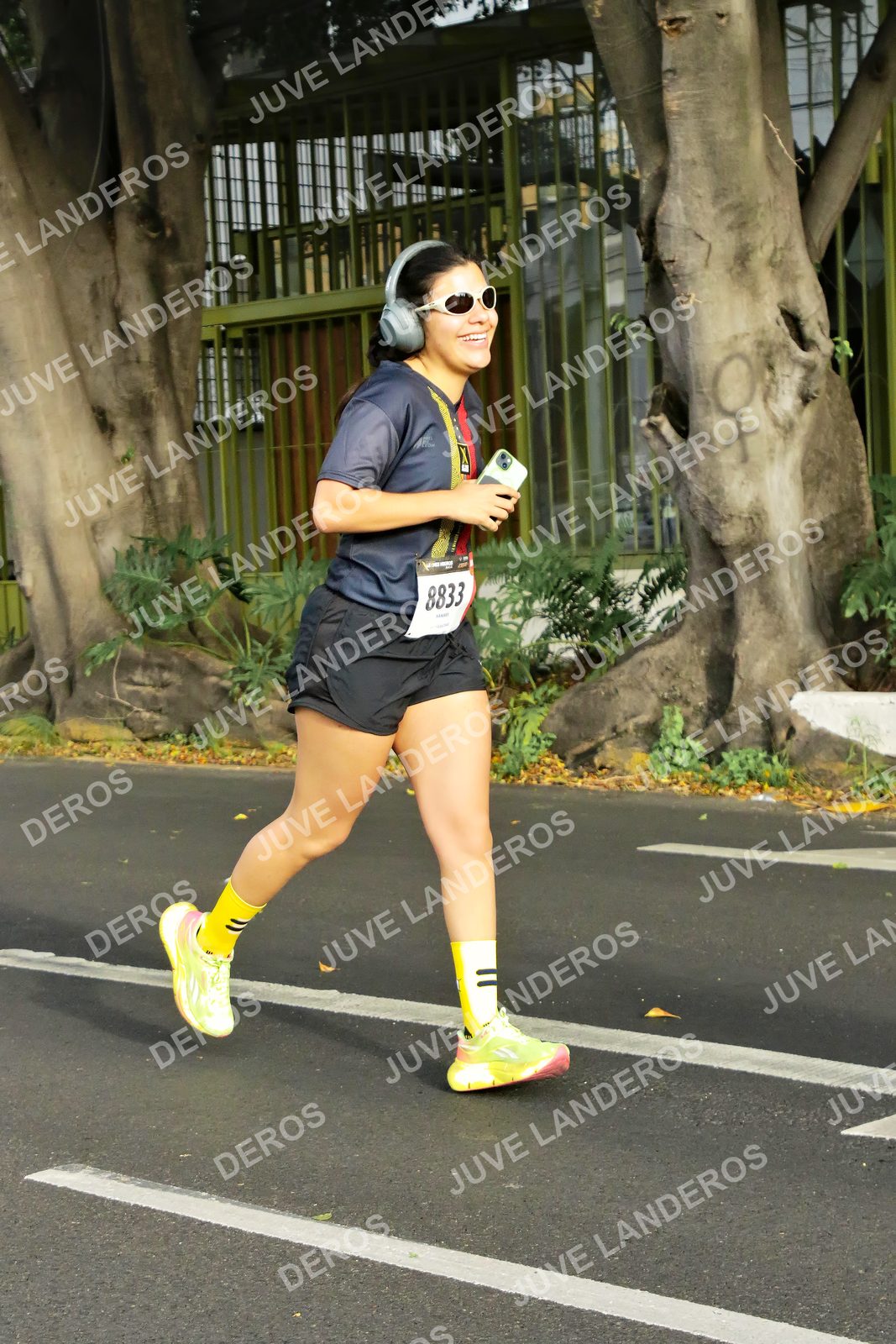 Foto de la X Carrera Leones Negros Red Cola 2026 en Rectoría General de la UdeG, Av. Juárez 976 (meta en Av. Enrique Díaz de León y Pedro Moreno), Guadalajara a las 08:09 · dorsal 8833
