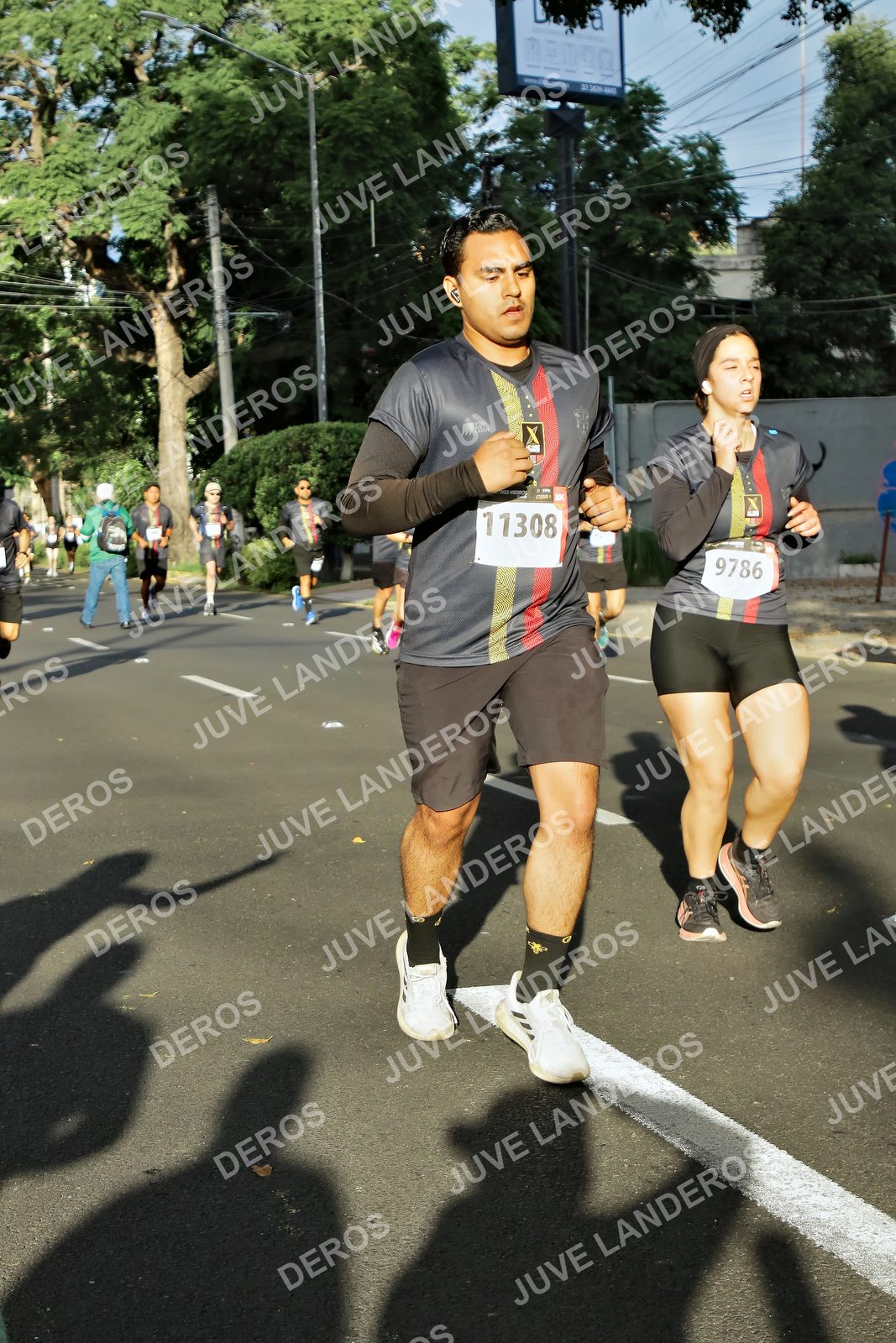 Foto de la X Carrera Leones Negros Red Cola 2026 en Rectoría General de la UdeG, Av. Juárez 976 (meta en Av. Enrique Díaz de León y Pedro Moreno), Guadalajara a las 07:49 · dorsal 11308, 9786