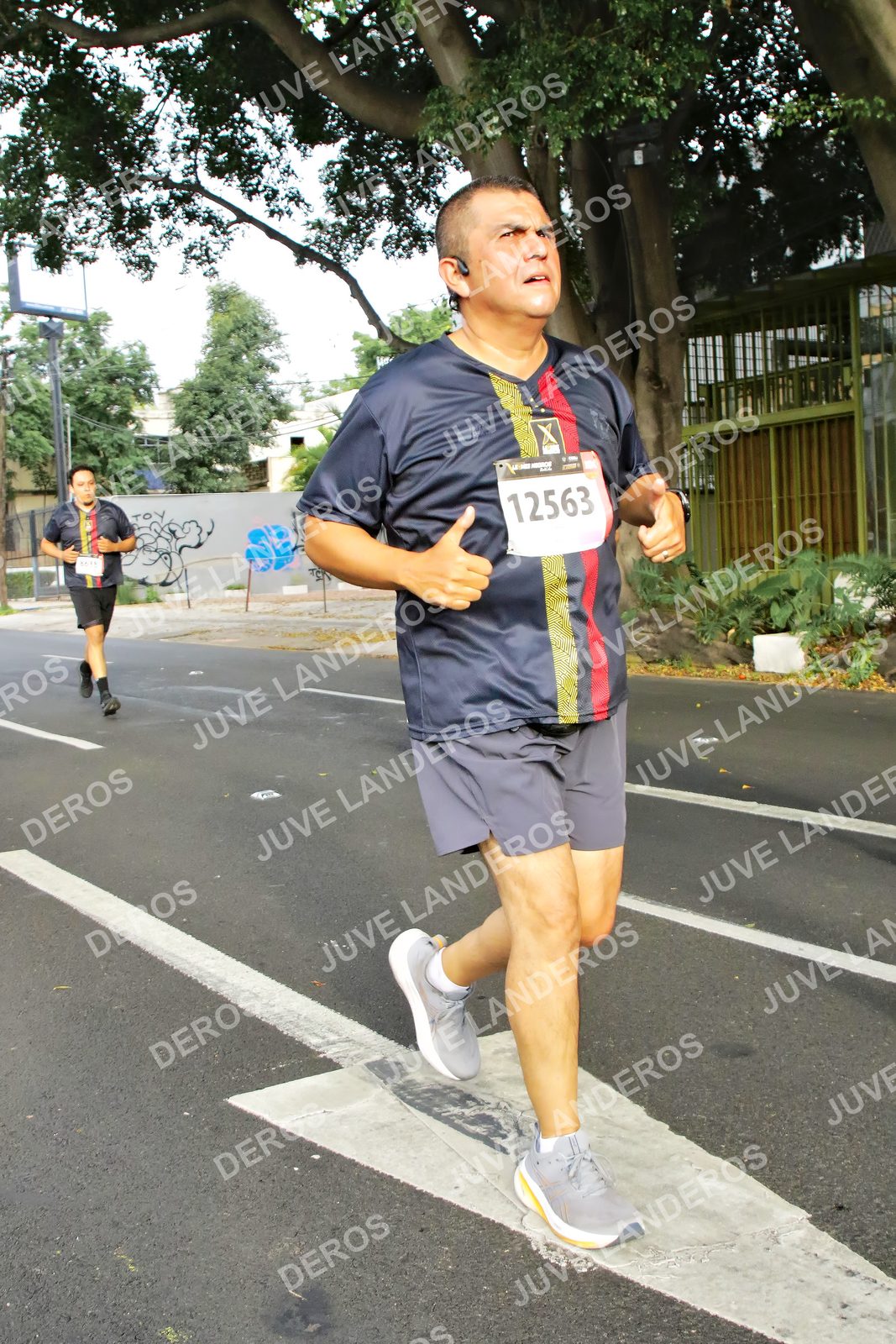 Foto de la X Carrera Leones Negros Red Cola 2026 en Rectoría General de la UdeG, Av. Juárez 976 (meta en Av. Enrique Díaz de León y Pedro Moreno), Guadalajara a las 08:07 · dorsal 12563