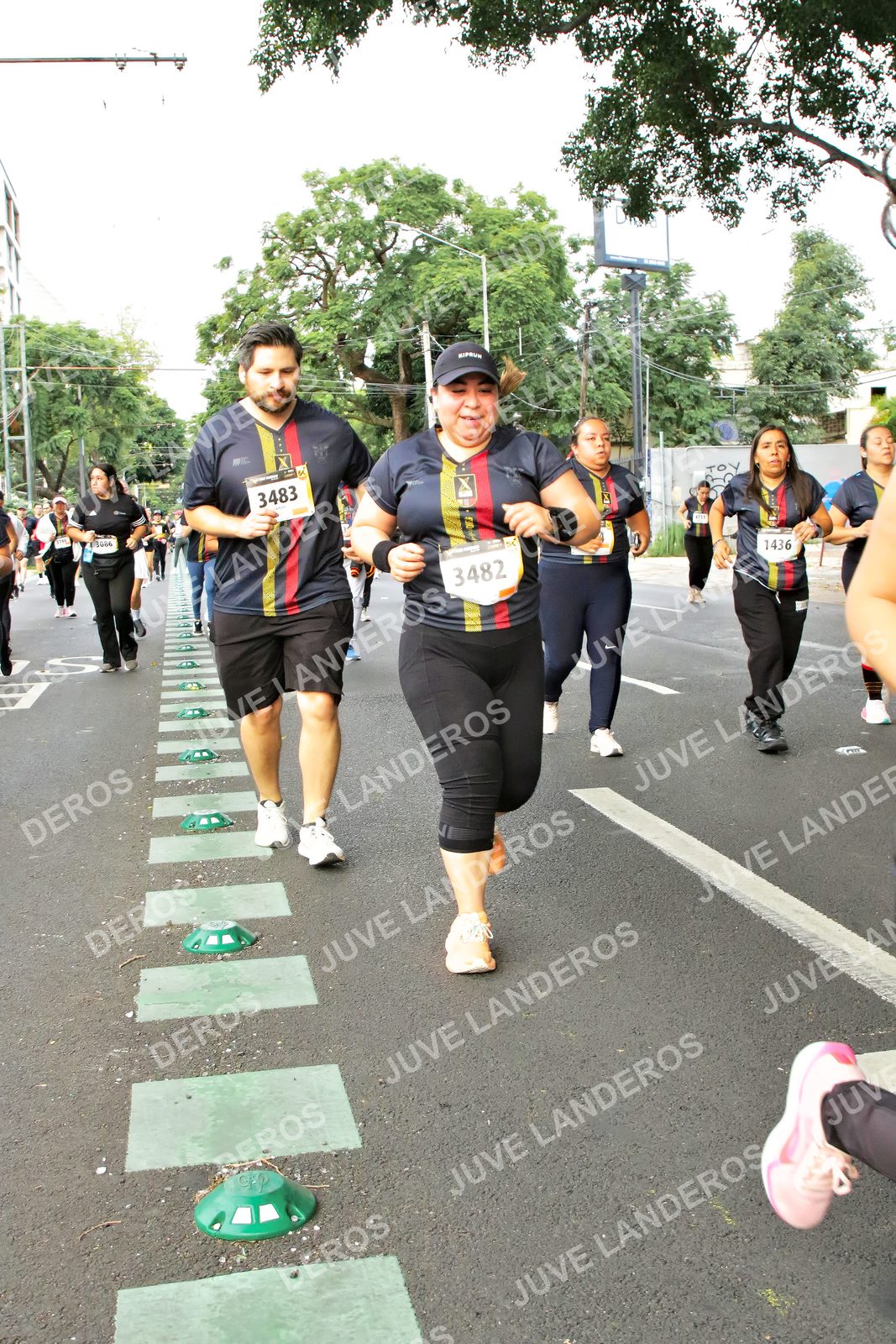 Foto de la X Carrera Leones Negros Red Cola 2026 en Rectoría General de la UdeG, Av. Juárez 976 (meta en Av. Enrique Díaz de León y Pedro Moreno), Guadalajara a las 07:18 · dorsal 1436, 3482, 3483
