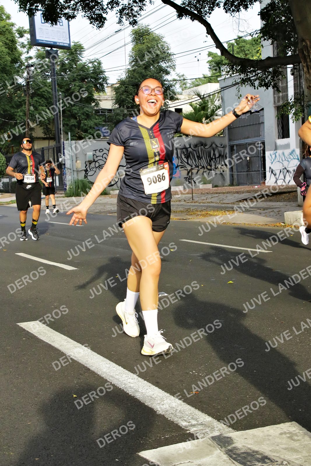 Foto de la X Carrera Leones Negros Red Cola 2026 en Rectoría General de la UdeG, Av. Juárez 976 (meta en Av. Enrique Díaz de León y Pedro Moreno), Guadalajara a las 08:03 · dorsal 9086, 10156