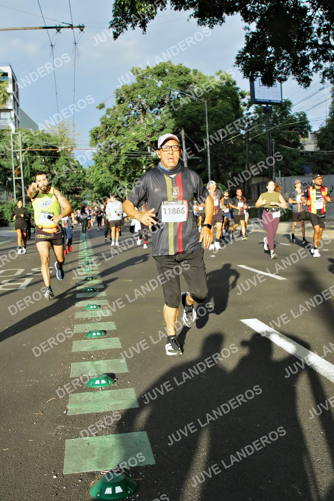 Foto de la X Carrera Leones Negros Red Cola 2026 en Rectoría General de la UdeG, Av. Juárez 976 (meta en Av. Enrique Díaz de León y Pedro Moreno), Guadalajara a las 07:44 · dorsal 11866