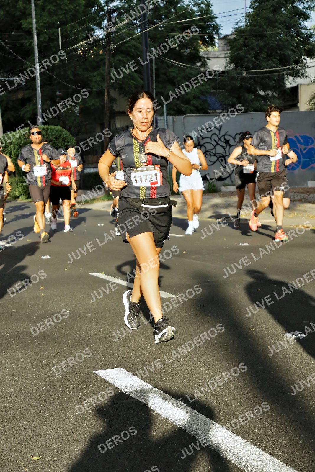 Foto de la X Carrera Leones Negros Red Cola 2026 en Rectoría General de la UdeG, Av. Juárez 976 (meta en Av. Enrique Díaz de León y Pedro Moreno), Guadalajara a las 07:44 · dorsal 11721