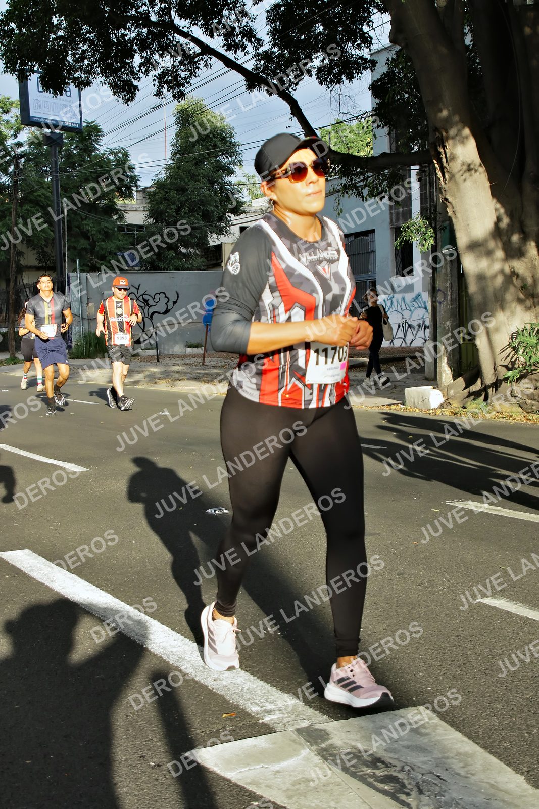 Foto de la X Carrera Leones Negros Red Cola 2026 en Rectoría General de la UdeG, Av. Juárez 976 (meta en Av. Enrique Díaz de León y Pedro Moreno), Guadalajara a las 07:51 · dorsal 11703