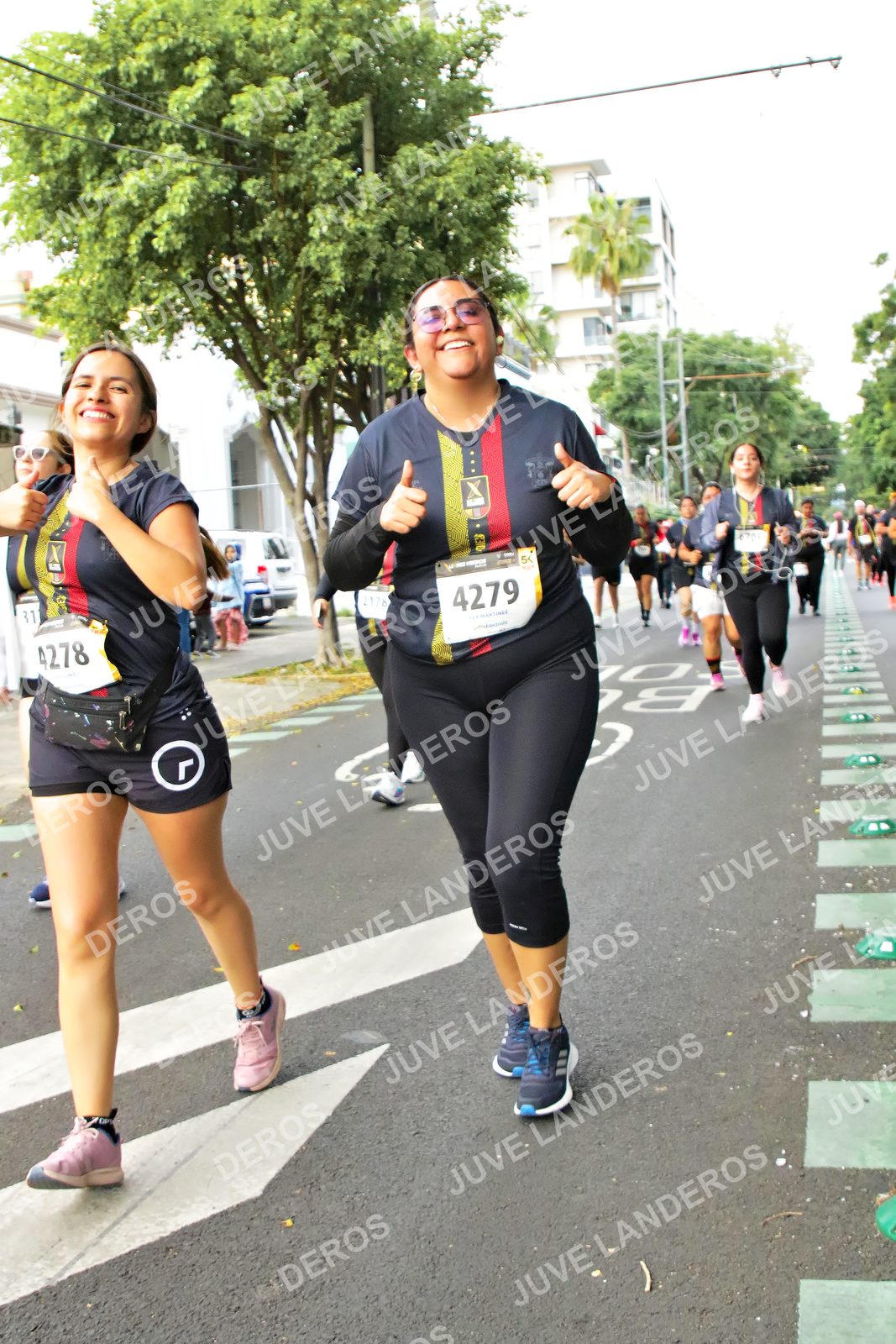 Foto de la X Carrera Leones Negros Red Cola 2026 en Rectoría General de la UdeG, Av. Juárez 976 (meta en Av. Enrique Díaz de León y Pedro Moreno), Guadalajara a las 07:18 · dorsal 4278, 4279, 31