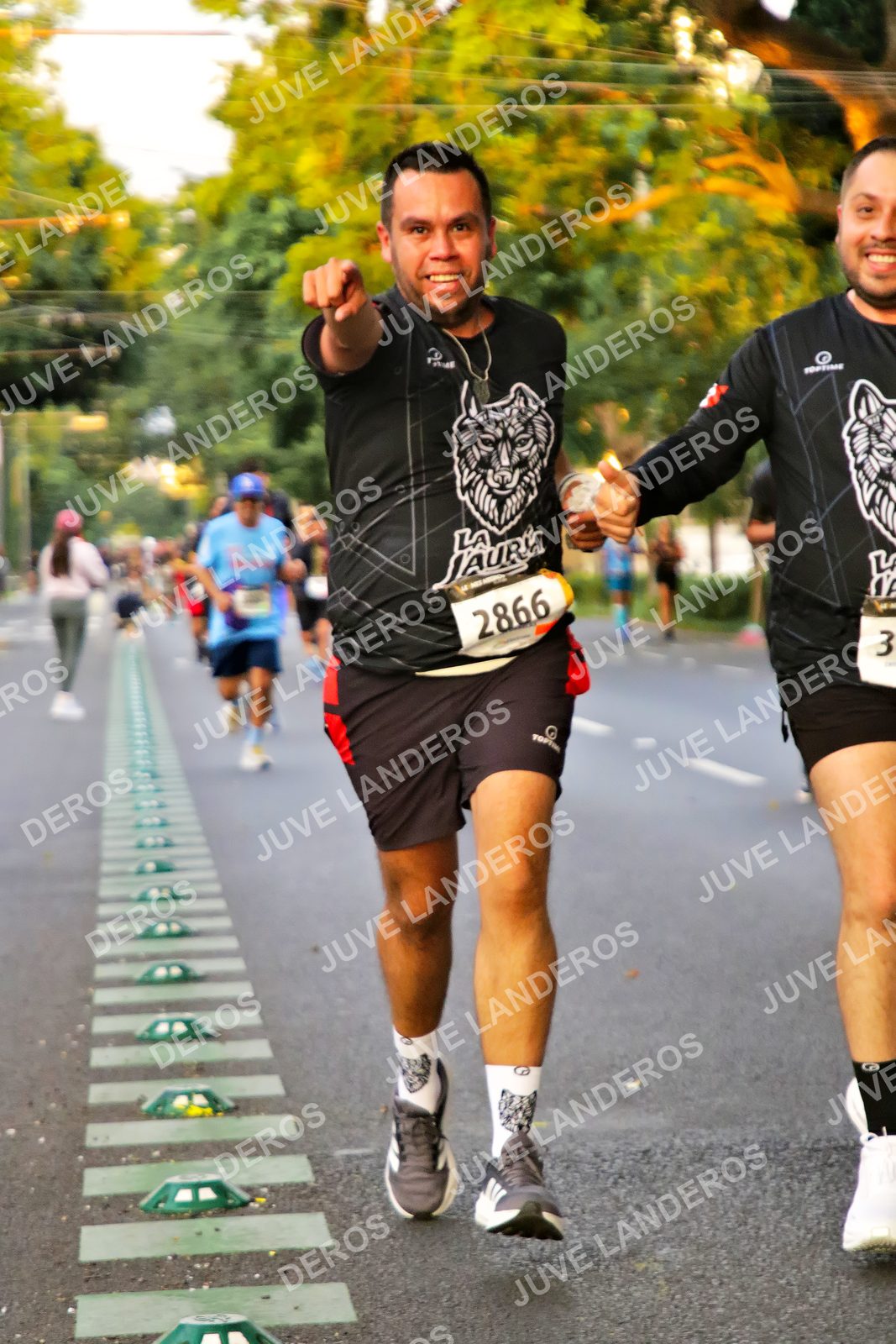 Foto de la X Carrera Leones Negros Red Cola 2026 en Rectoría General de la UdeG, Av. Juárez 976 (meta en Av. Enrique Díaz de León y Pedro Moreno), Guadalajara a las 05:00 · dorsal 2866