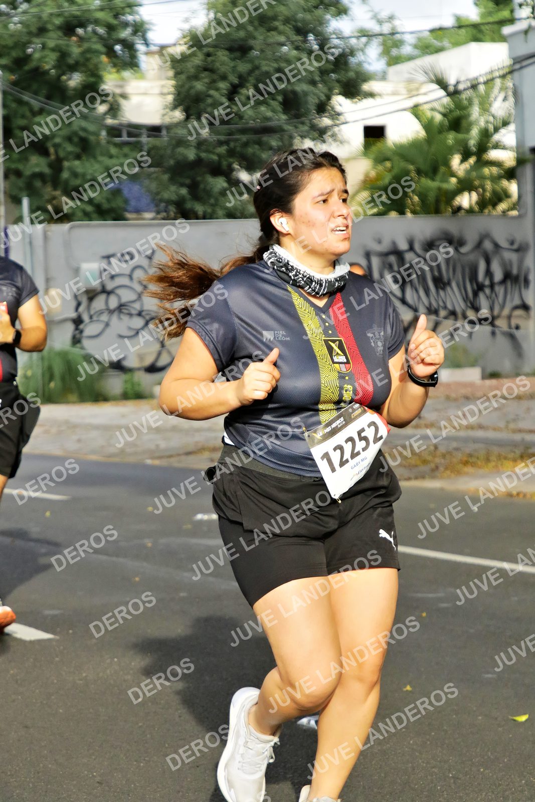 Foto de la X Carrera Leones Negros Red Cola 2026 en Rectoría General de la UdeG, Av. Juárez 976 (meta en Av. Enrique Díaz de León y Pedro Moreno), Guadalajara a las 08:12 · dorsal 12252