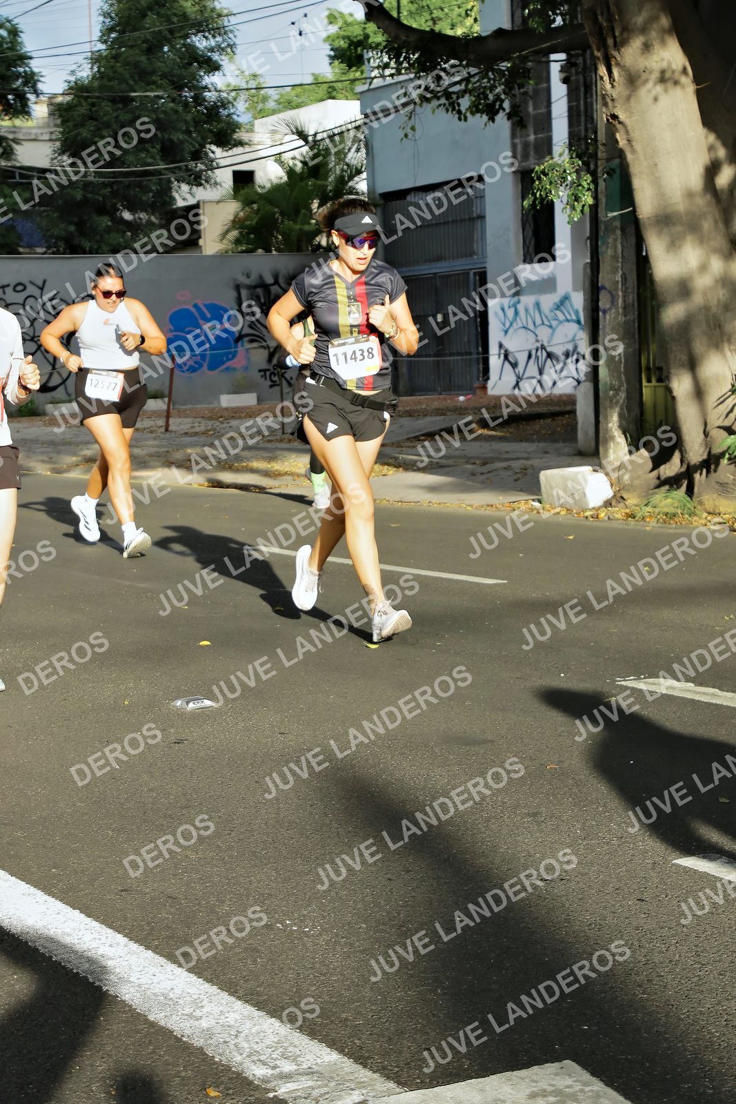 Foto de la X Carrera Leones Negros Red Cola 2026 en Rectoría General de la UdeG, Av. Juárez 976 (meta en Av. Enrique Díaz de León y Pedro Moreno), Guadalajara a las 07:56 · dorsal 11438