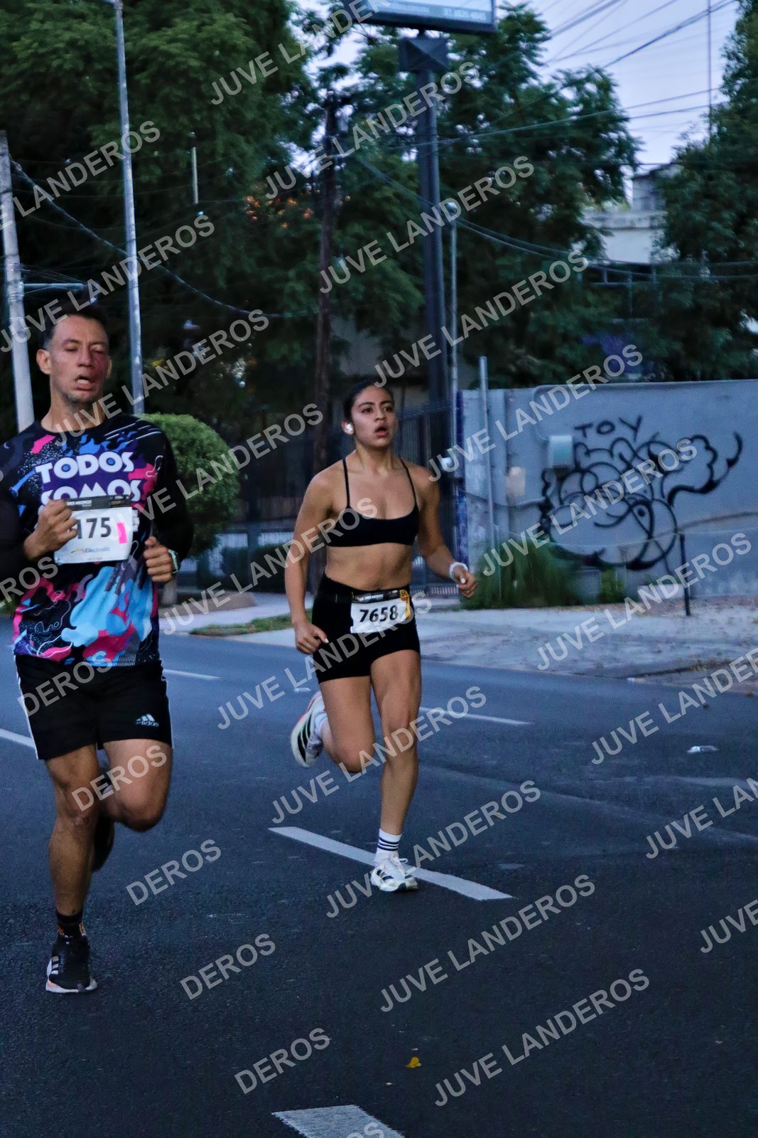 Foto de la X Carrera Leones Negros Red Cola 2026 en Rectoría General de la UdeG, Av. Juárez 976 (meta en Av. Enrique Díaz de León y Pedro Moreno), Guadalajara a las 04:52 · dorsal 7658, 175