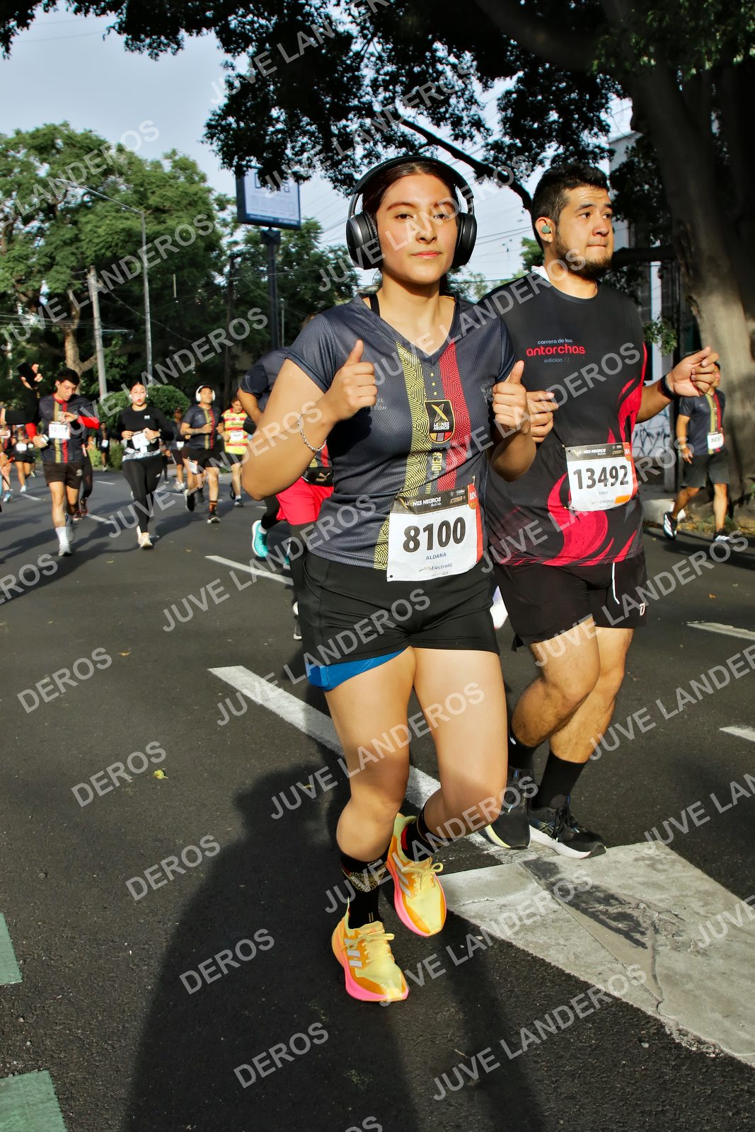 Foto de la X Carrera Leones Negros Red Cola 2026 en Rectoría General de la UdeG, Av. Juárez 976 (meta en Av. Enrique Díaz de León y Pedro Moreno), Guadalajara a las 08:02 · dorsal 8100, 13492