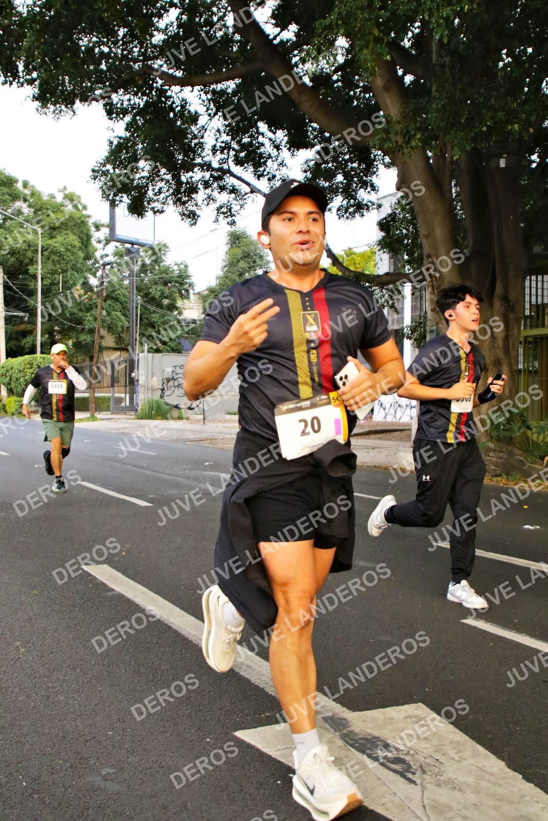 Foto de la X Carrera Leones Negros Red Cola 2026 en Rectoría General de la UdeG, Av. Juárez 976 (meta en Av. Enrique Díaz de León y Pedro Moreno), Guadalajara a las 04:59 · dorsal 20, 5419