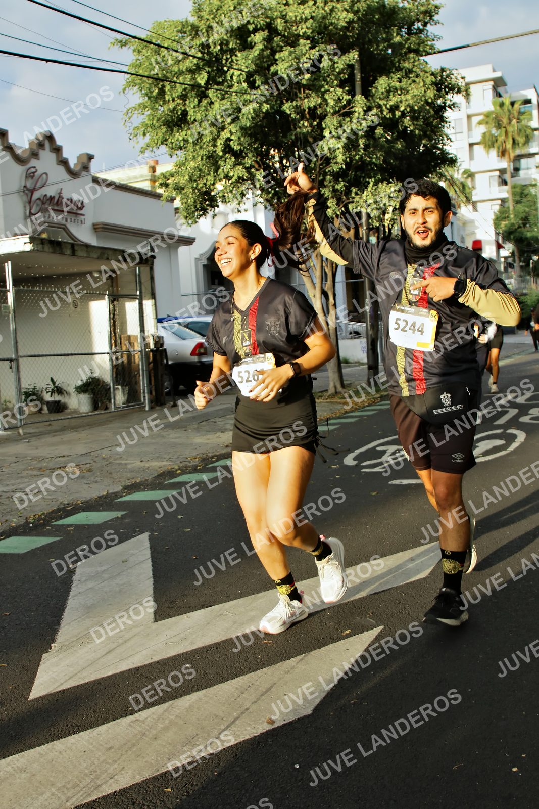 Foto de la X Carrera Leones Negros Red Cola 2026 en Rectoría General de la UdeG, Av. Juárez 976 (meta en Av. Enrique Díaz de León y Pedro Moreno), Guadalajara a las 07:32 · dorsal 5244, 526