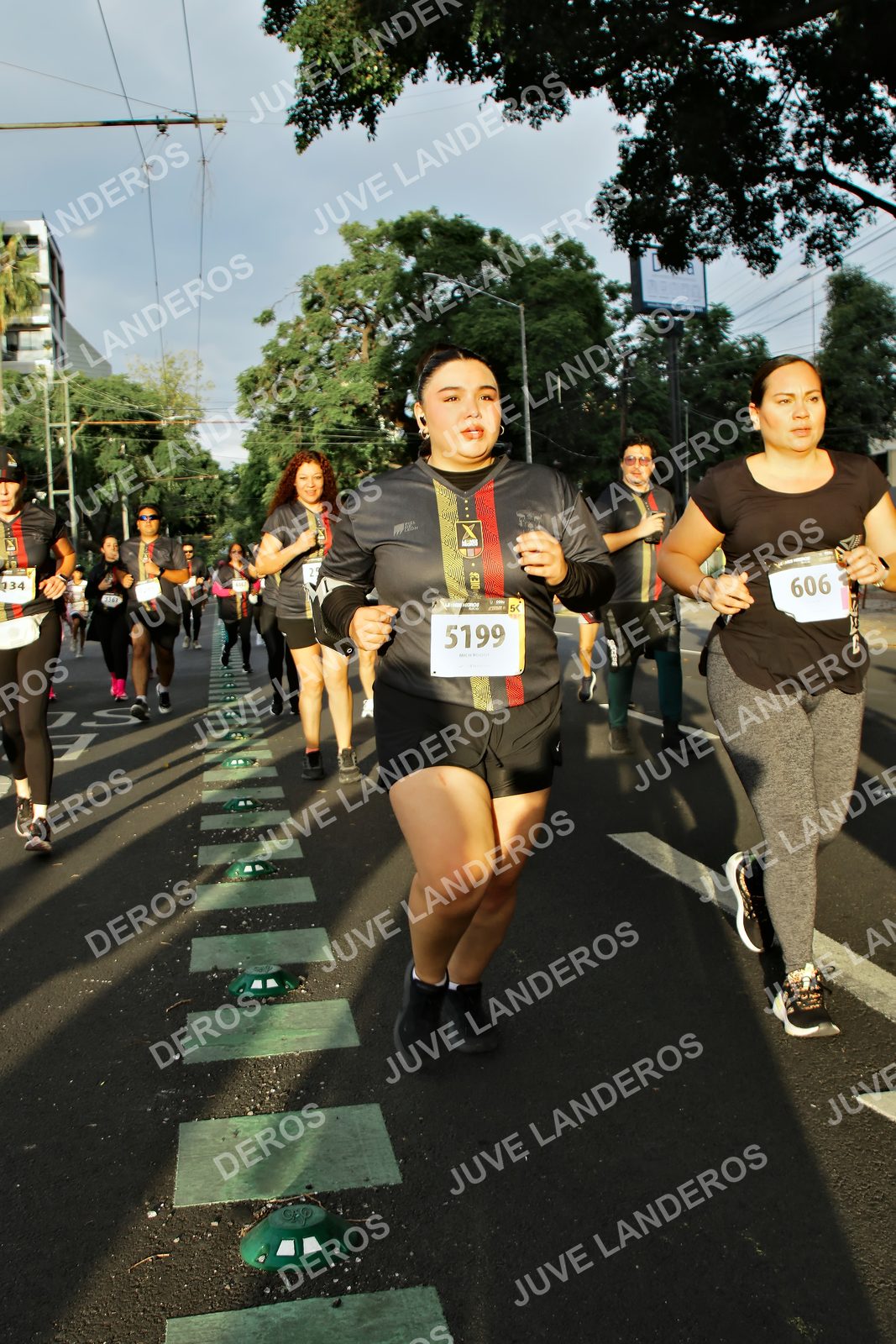 Foto de la X Carrera Leones Negros Red Cola 2026 en Rectoría General de la UdeG, Av. Juárez 976 (meta en Av. Enrique Díaz de León y Pedro Moreno), Guadalajara a las 07:24 · dorsal 5199, 606, 134