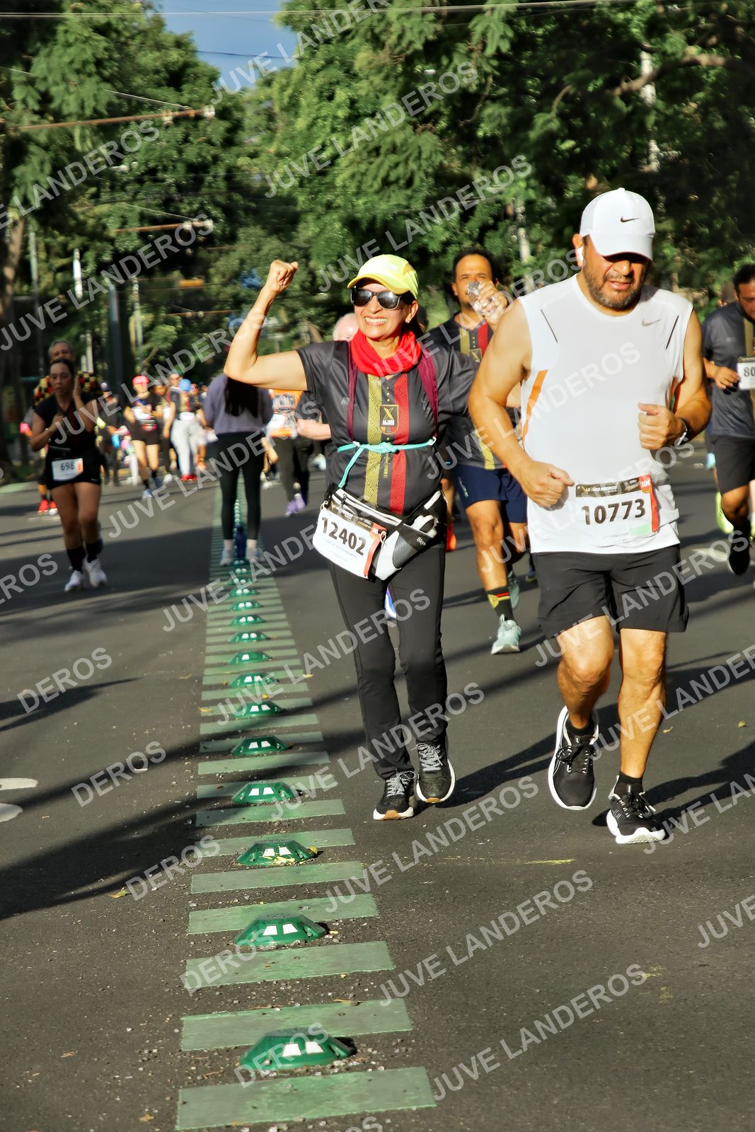 Foto de la X Carrera Leones Negros Red Cola 2026 en Rectoría General de la UdeG, Av. Juárez 976 (meta en Av. Enrique Díaz de León y Pedro Moreno), Guadalajara a las 07:52 · dorsal 10773, 12402, 698