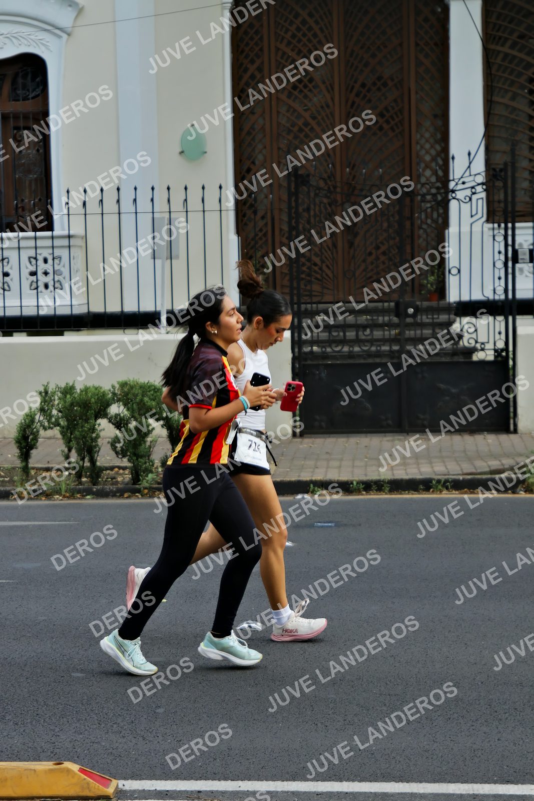 Foto de la X Carrera Leones Negros Red Cola 2026 en Rectoría General de la UdeG, Av. Juárez 976 (meta en Av. Enrique Díaz de León y Pedro Moreno), Guadalajara a las 08:24