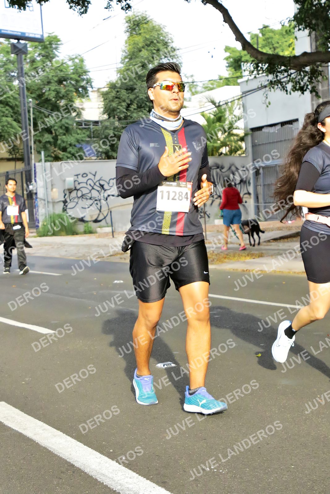 Foto de la X Carrera Leones Negros Red Cola 2026 en Rectoría General de la UdeG, Av. Juárez 976 (meta en Av. Enrique Díaz de León y Pedro Moreno), Guadalajara a las 08:11 · dorsal 11284