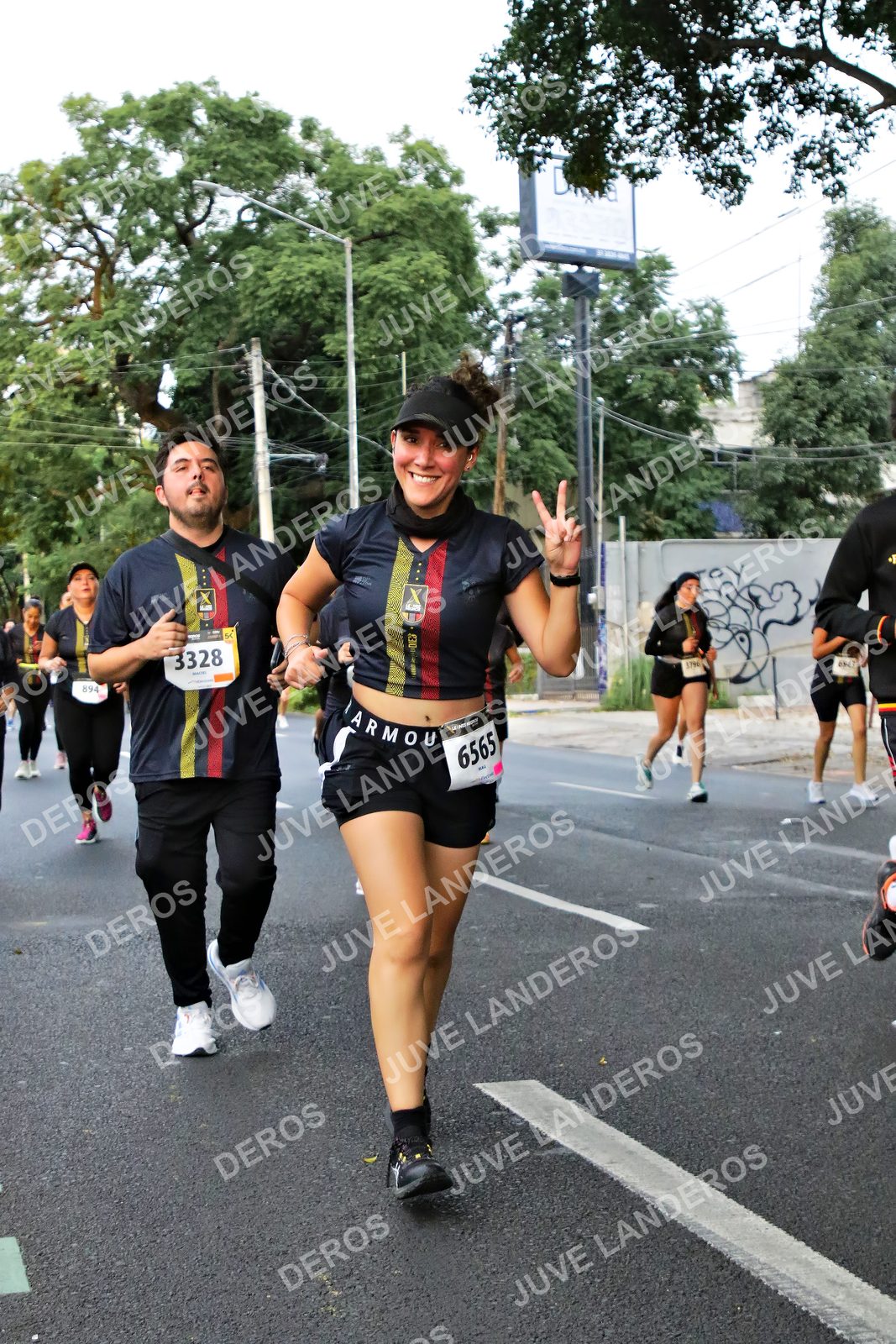 Foto de la X Carrera Leones Negros Red Cola 2026 en Rectoría General de la UdeG, Av. Juárez 976 (meta en Av. Enrique Díaz de León y Pedro Moreno), Guadalajara a las 05:08 · dorsal 6565, 894