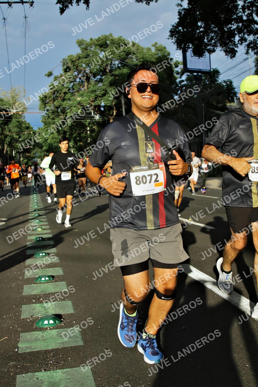 Foto de la X Carrera Leones Negros Red Cola 2026 en Rectoría General de la UdeG, Av. Juárez 976 (meta en Av. Enrique Díaz de León y Pedro Moreno), Guadalajara a las 07:47 · dorsal 8072, 85, 4025