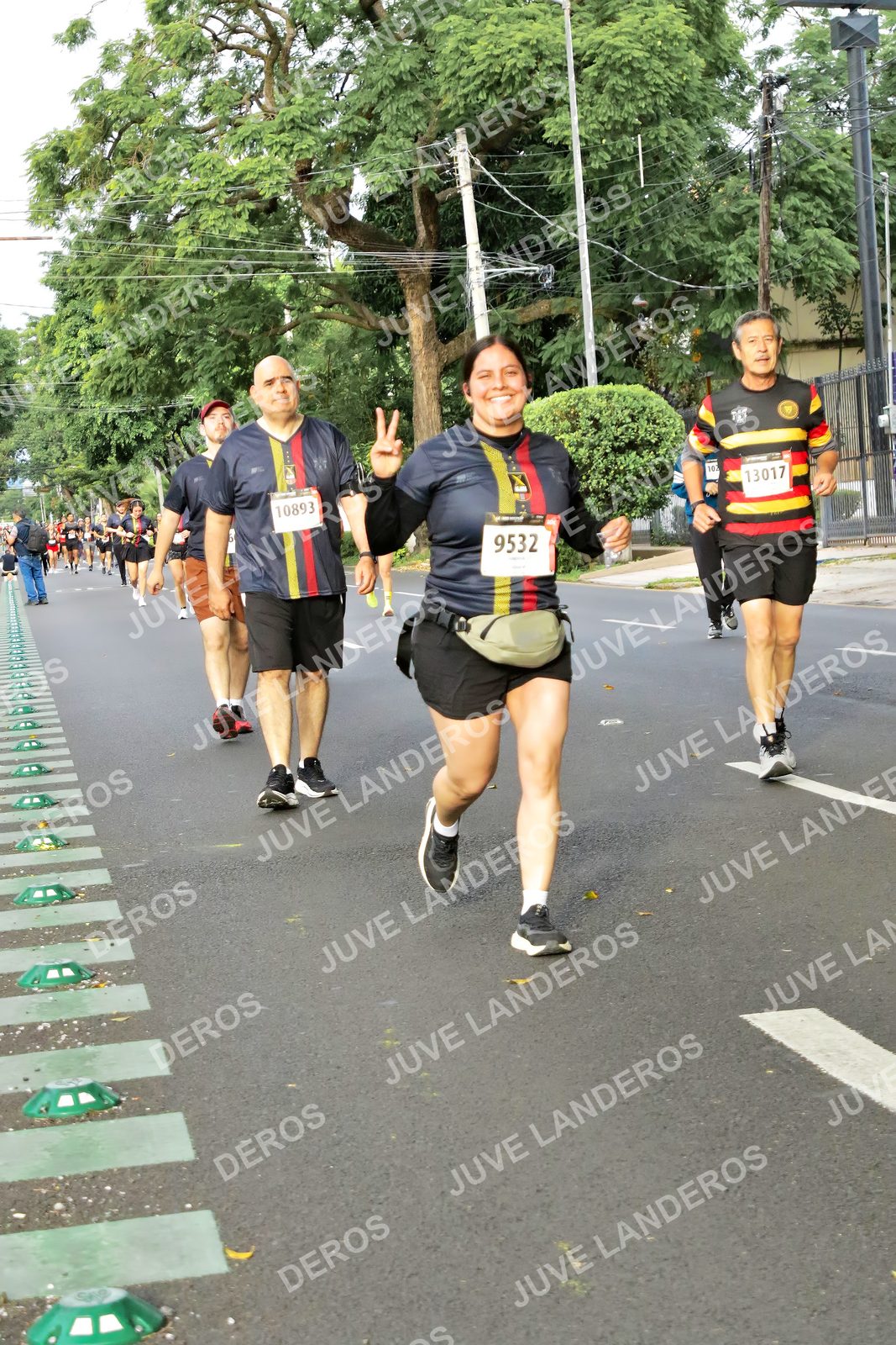 Foto de la X Carrera Leones Negros Red Cola 2026 en Rectoría General de la UdeG, Av. Juárez 976 (meta en Av. Enrique Díaz de León y Pedro Moreno), Guadalajara a las 08:09 · dorsal 9532, 13017, 10893, 102