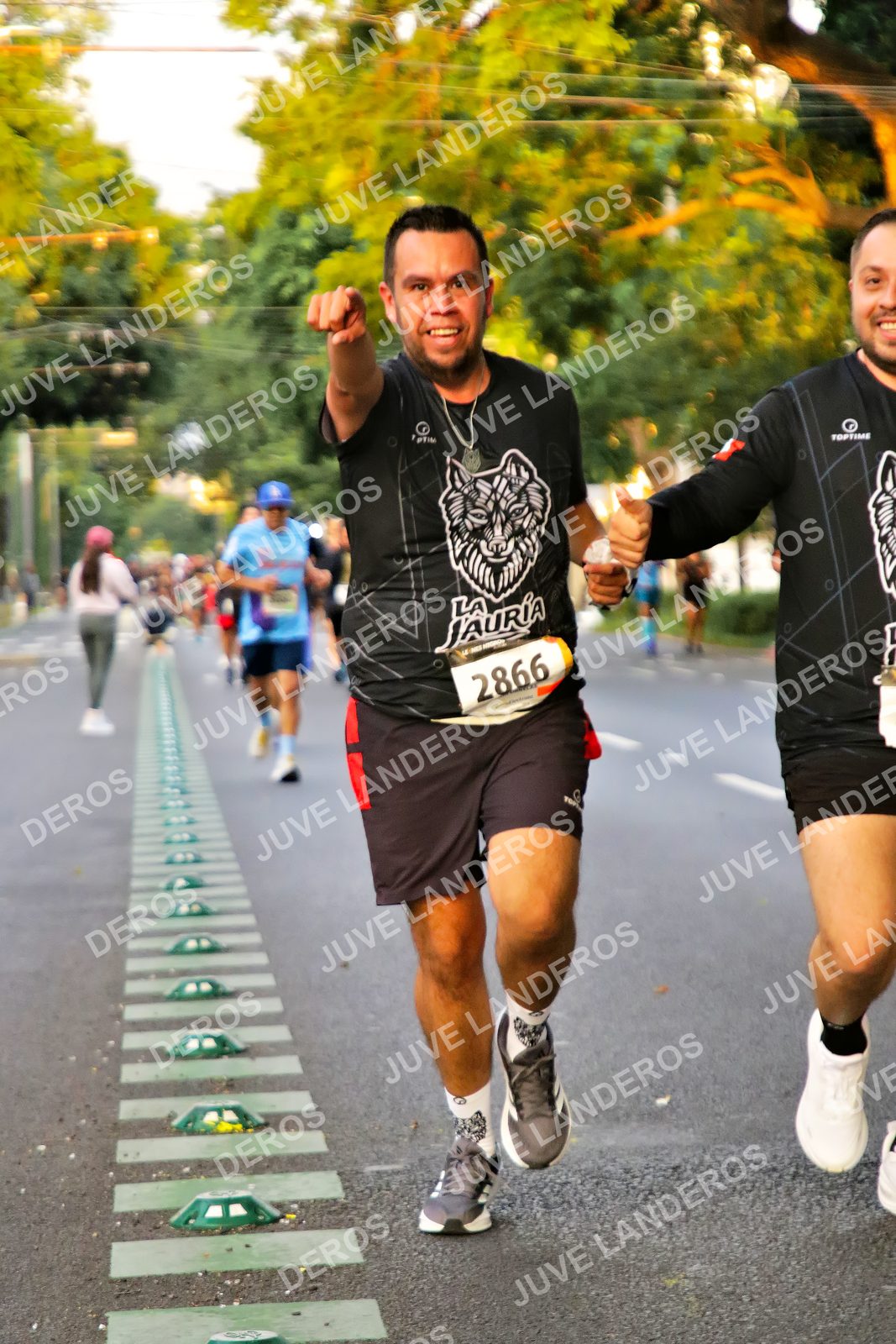 Foto de la X Carrera Leones Negros Red Cola 2026 en Rectoría General de la UdeG, Av. Juárez 976 (meta en Av. Enrique Díaz de León y Pedro Moreno), Guadalajara a las 05:00 · dorsal 2866