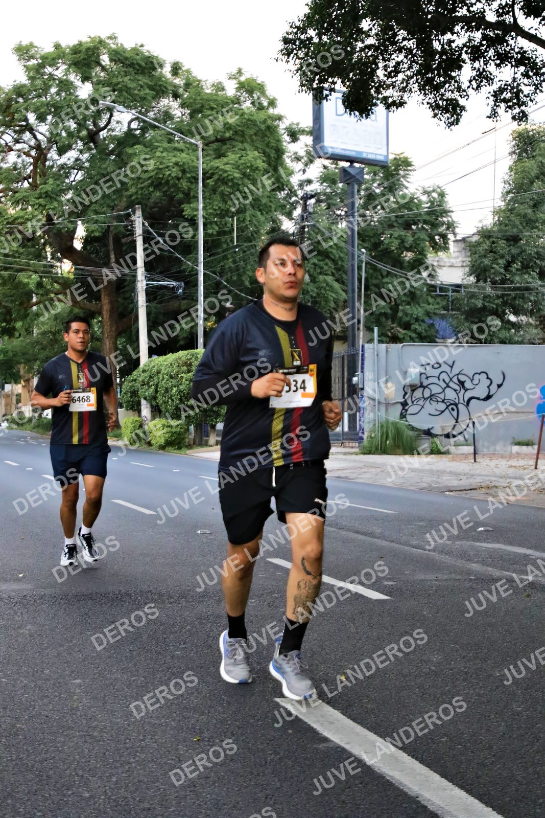 Foto de la X Carrera Leones Negros Red Cola 2026 en Rectoría General de la UdeG, Av. Juárez 976 (meta en Av. Enrique Díaz de León y Pedro Moreno), Guadalajara a las 04:57 · dorsal 6468