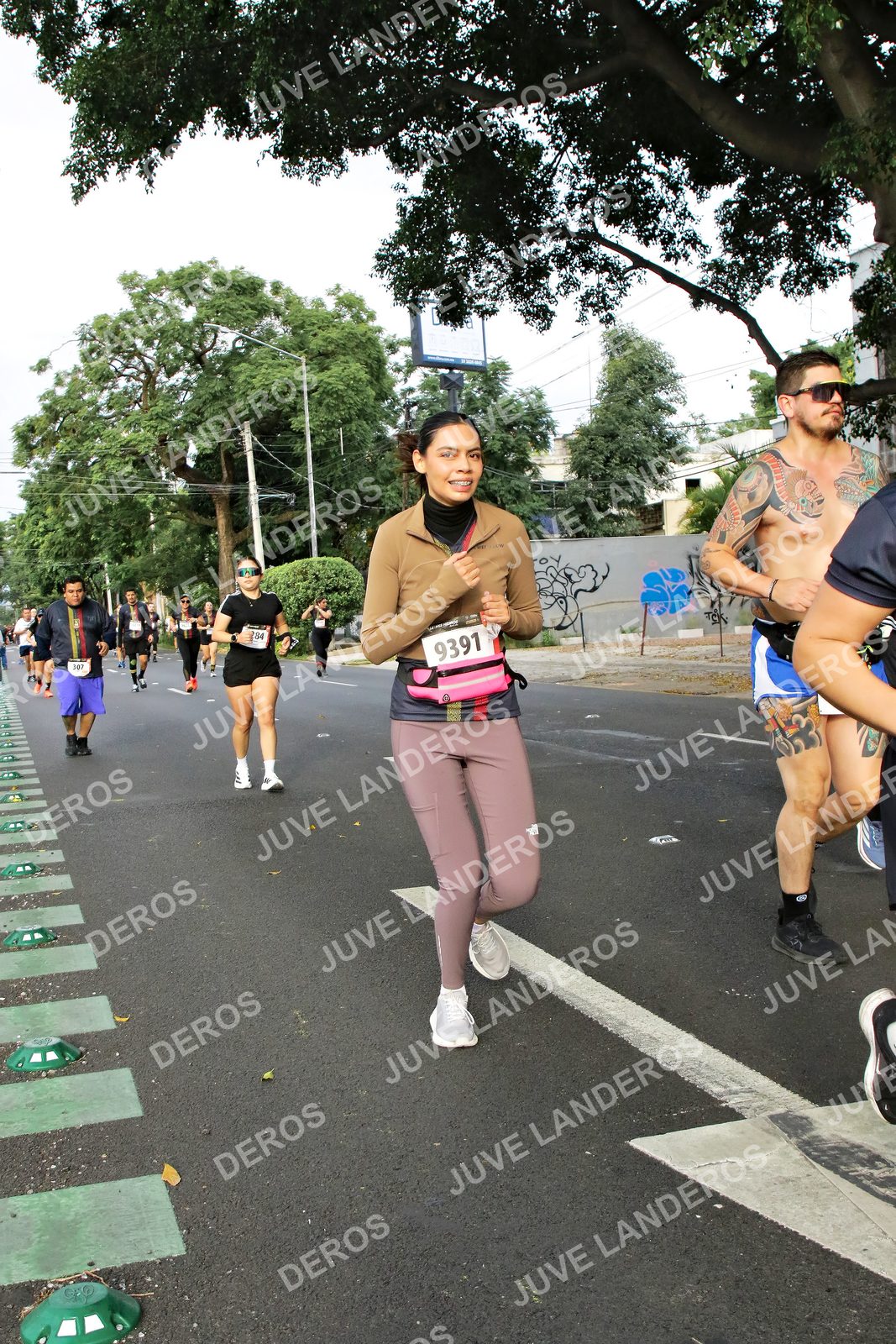 Foto de la X Carrera Leones Negros Red Cola 2026 en Rectoría General de la UdeG, Av. Juárez 976 (meta en Av. Enrique Díaz de León y Pedro Moreno), Guadalajara a las 08:08 · dorsal 9391, 84, 307
