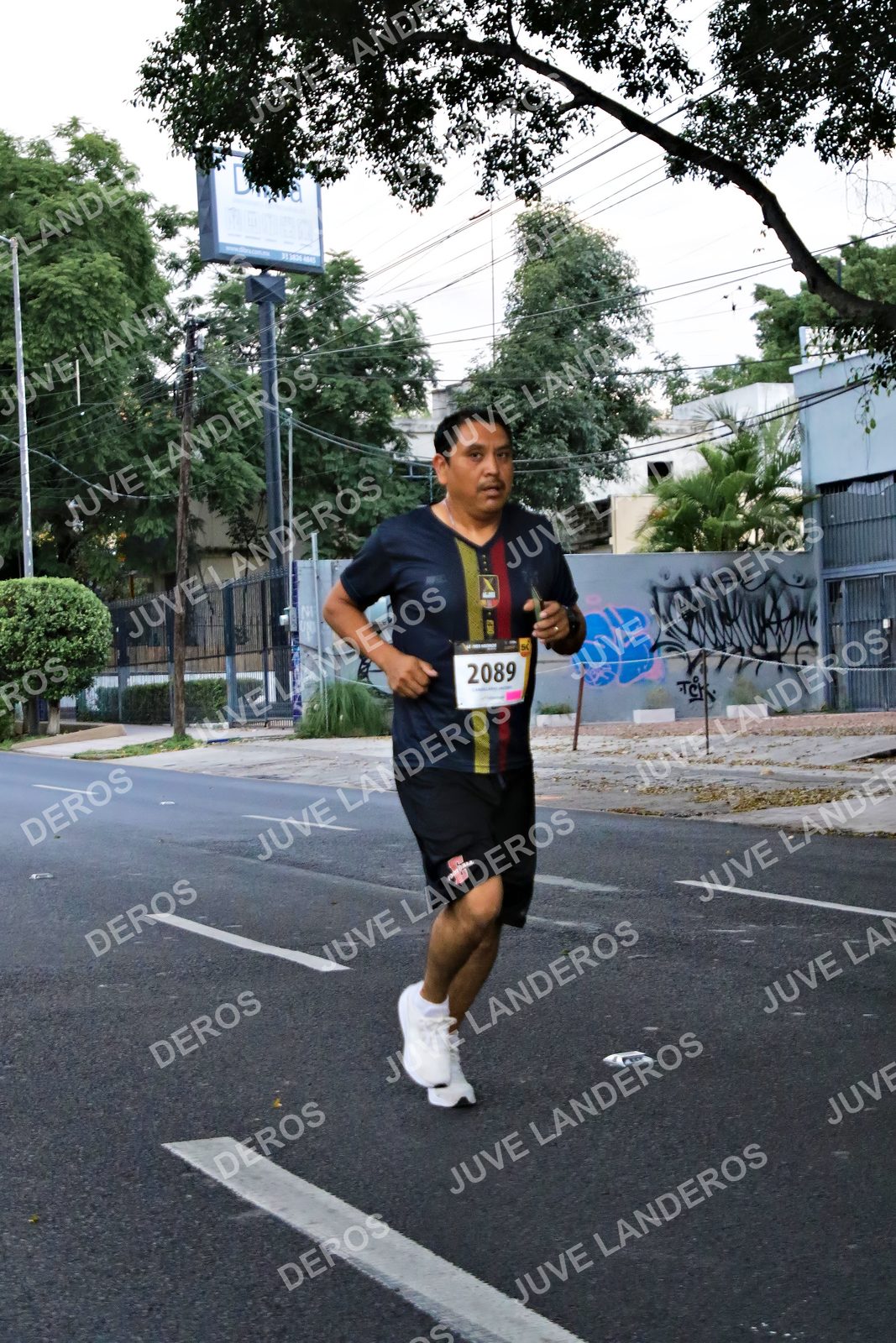 Foto de la X Carrera Leones Negros Red Cola 2026 en Rectoría General de la UdeG, Av. Juárez 976 (meta en Av. Enrique Díaz de León y Pedro Moreno), Guadalajara a las 04:56
