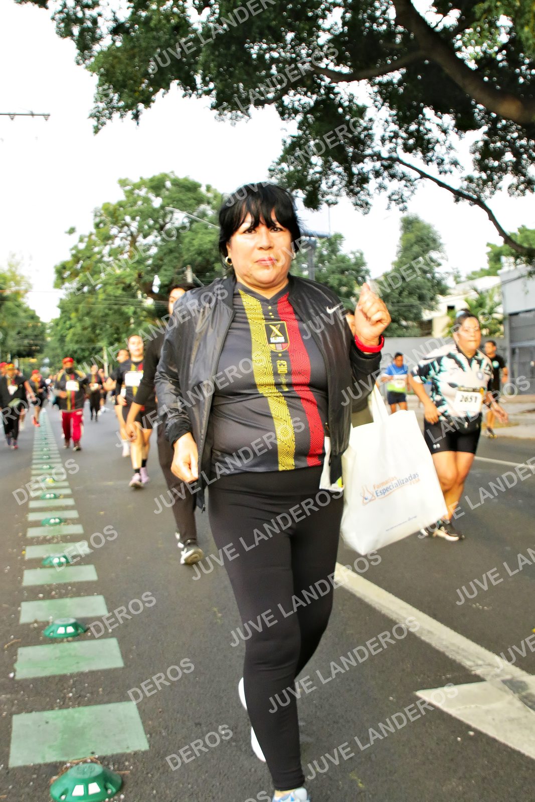 Foto de la X Carrera Leones Negros Red Cola 2026 en Rectoría General de la UdeG, Av. Juárez 976 (meta en Av. Enrique Díaz de León y Pedro Moreno), Guadalajara a las 07:21 · dorsal 2651