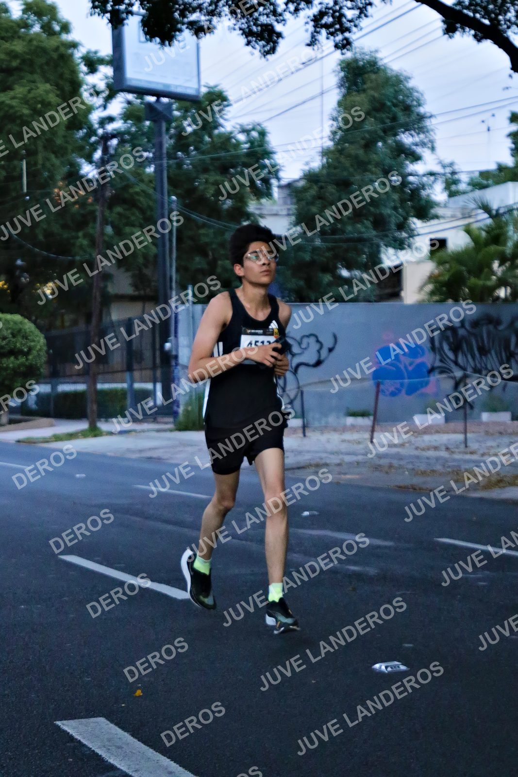 Foto de la X Carrera Leones Negros Red Cola 2026 en Rectoría General de la UdeG, Av. Juárez 976 (meta en Av. Enrique Díaz de León y Pedro Moreno), Guadalajara a las 04:53