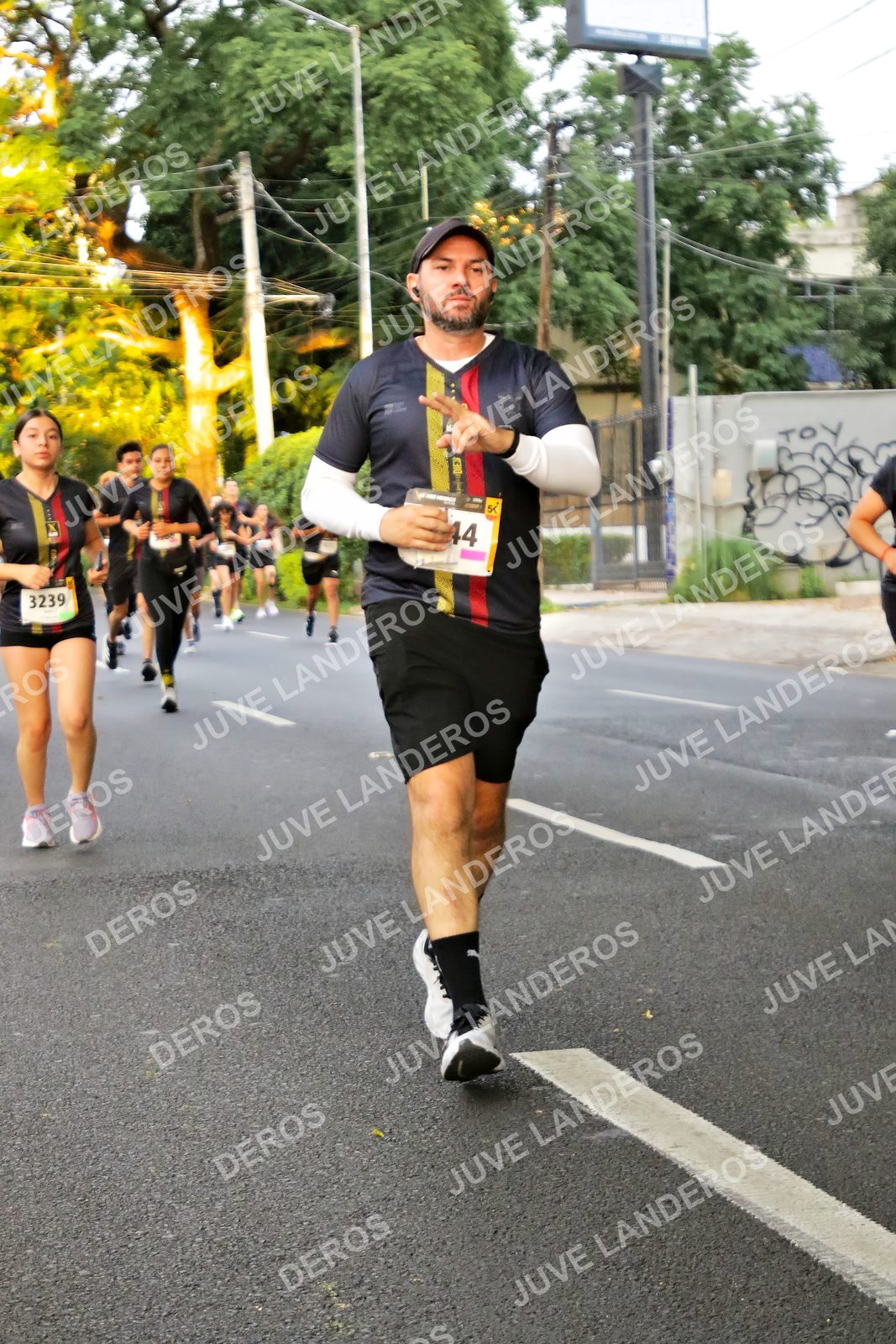 Foto de la X Carrera Leones Negros Red Cola 2026 en Rectoría General de la UdeG, Av. Juárez 976 (meta en Av. Enrique Díaz de León y Pedro Moreno), Guadalajara a las 05:02 · dorsal 3239, 44