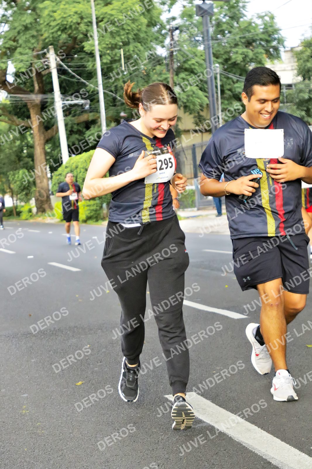 Foto de la X Carrera Leones Negros Red Cola 2026 en Rectoría General de la UdeG, Av. Juárez 976 (meta en Av. Enrique Díaz de León y Pedro Moreno), Guadalajara a las 08:15 · dorsal 295