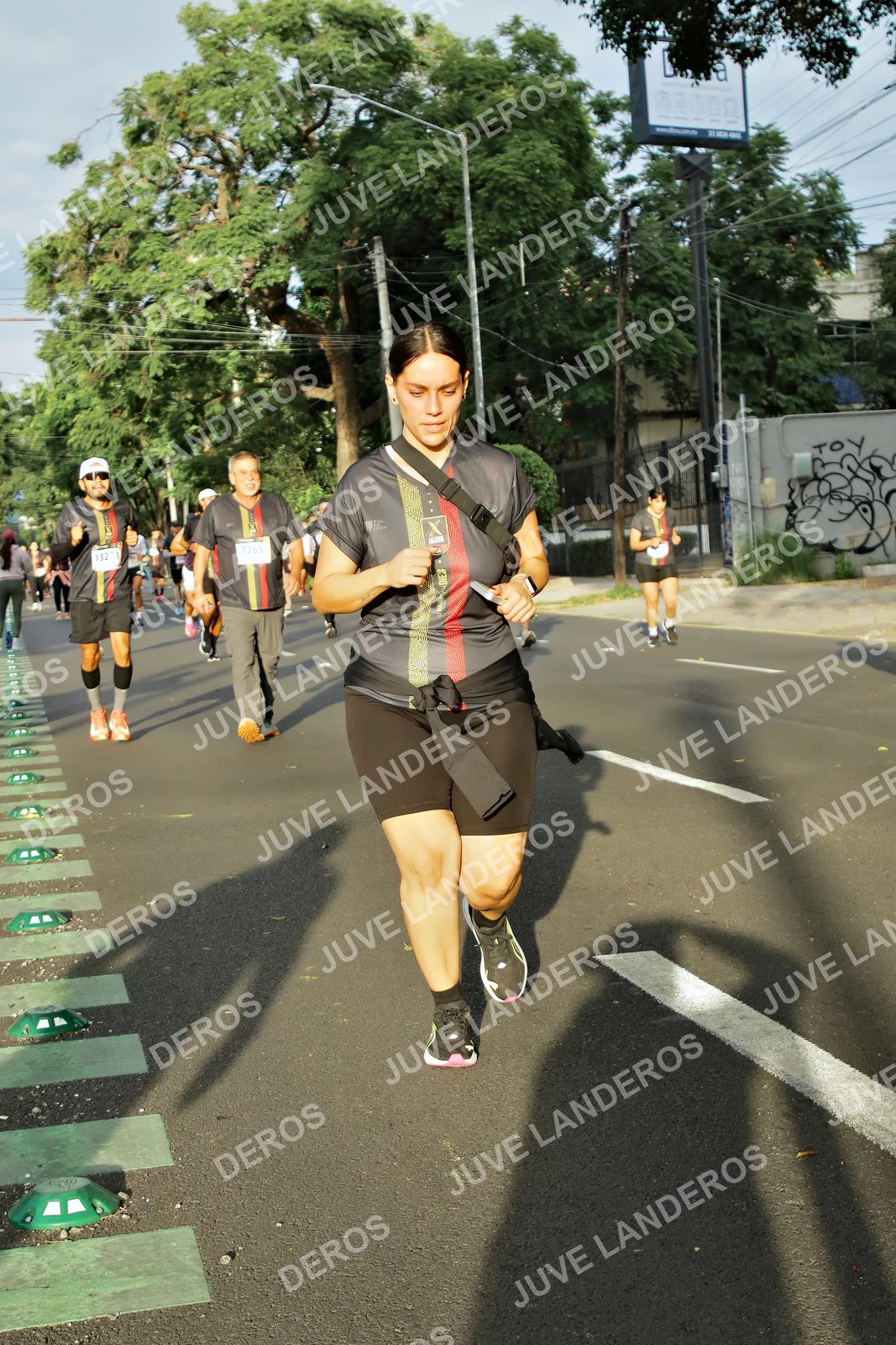 Foto de la X Carrera Leones Negros Red Cola 2026 en Rectoría General de la UdeG, Av. Juárez 976 (meta en Av. Enrique Díaz de León y Pedro Moreno), Guadalajara a las 07:36 · dorsal 7765