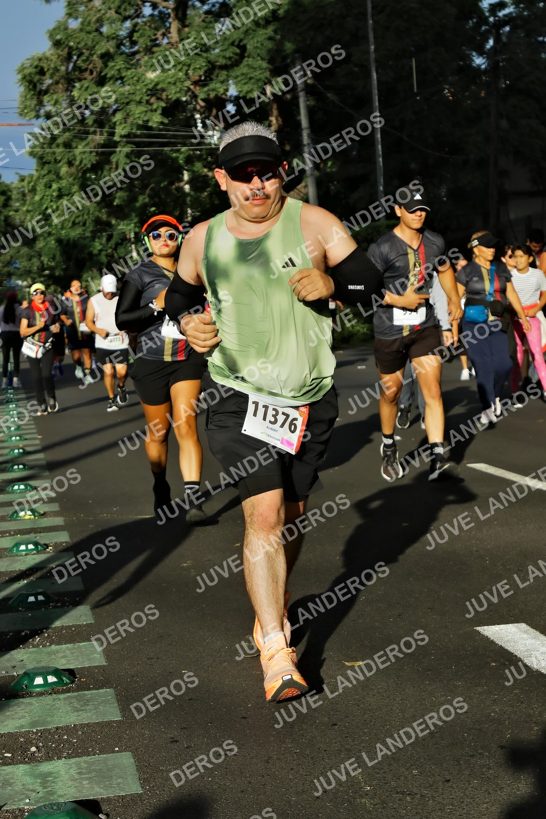 Foto de la X Carrera Leones Negros Red Cola 2026 en Rectoría General de la UdeG, Av. Juárez 976 (meta en Av. Enrique Díaz de León y Pedro Moreno), Guadalajara a las 07:52 · dorsal 11376