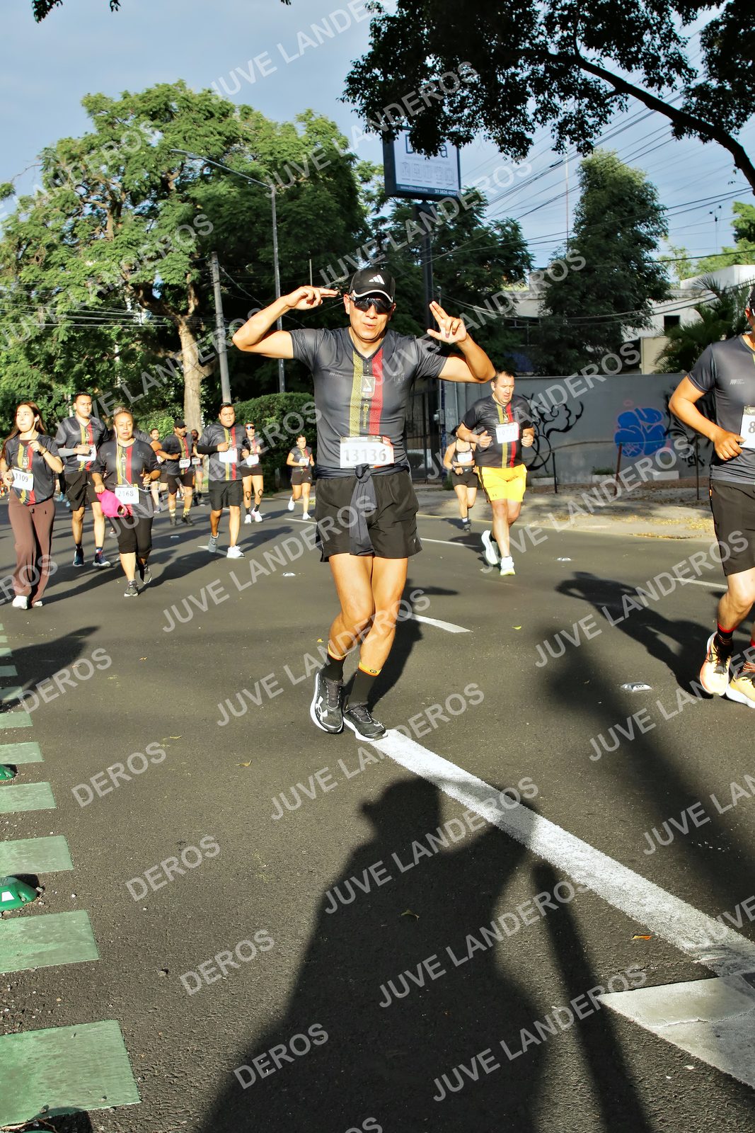 Foto de la X Carrera Leones Negros Red Cola 2026 en Rectoría General de la UdeG, Av. Juárez 976 (meta en Av. Enrique Díaz de León y Pedro Moreno), Guadalajara a las 07:47 · dorsal 13136, 1109