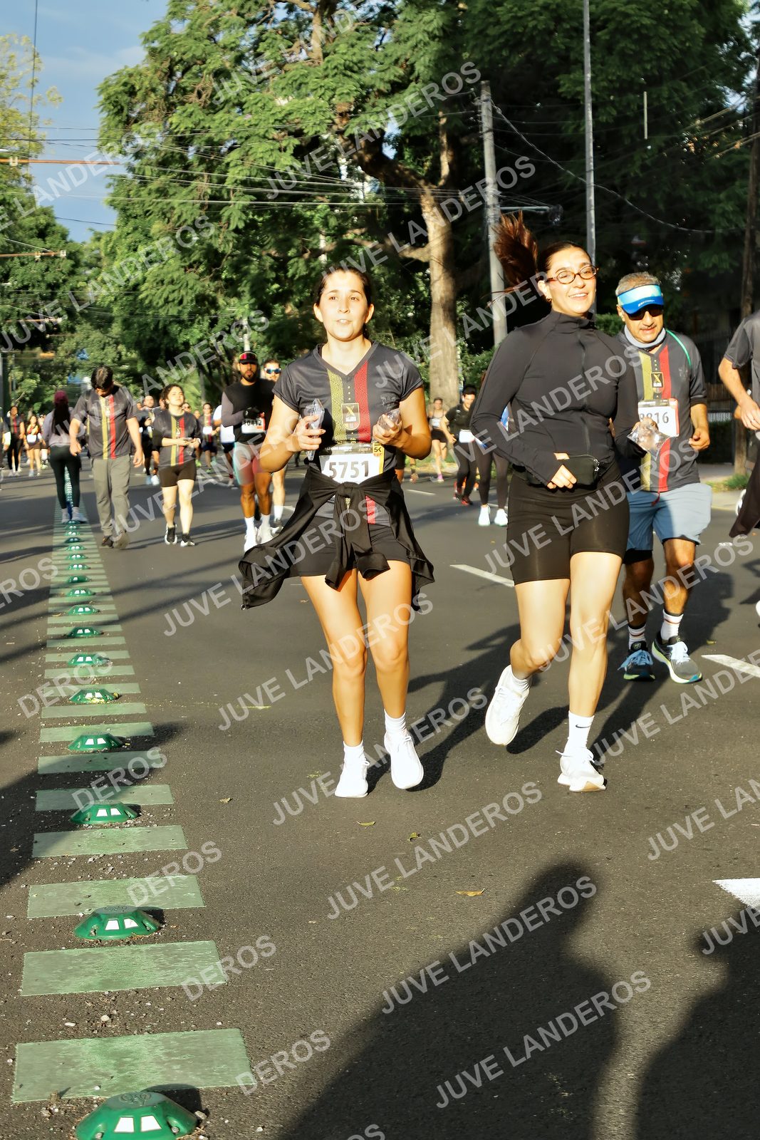 Foto de la X Carrera Leones Negros Red Cola 2026 en Rectoría General de la UdeG, Av. Juárez 976 (meta en Av. Enrique Díaz de León y Pedro Moreno), Guadalajara a las 07:41 · dorsal 5751