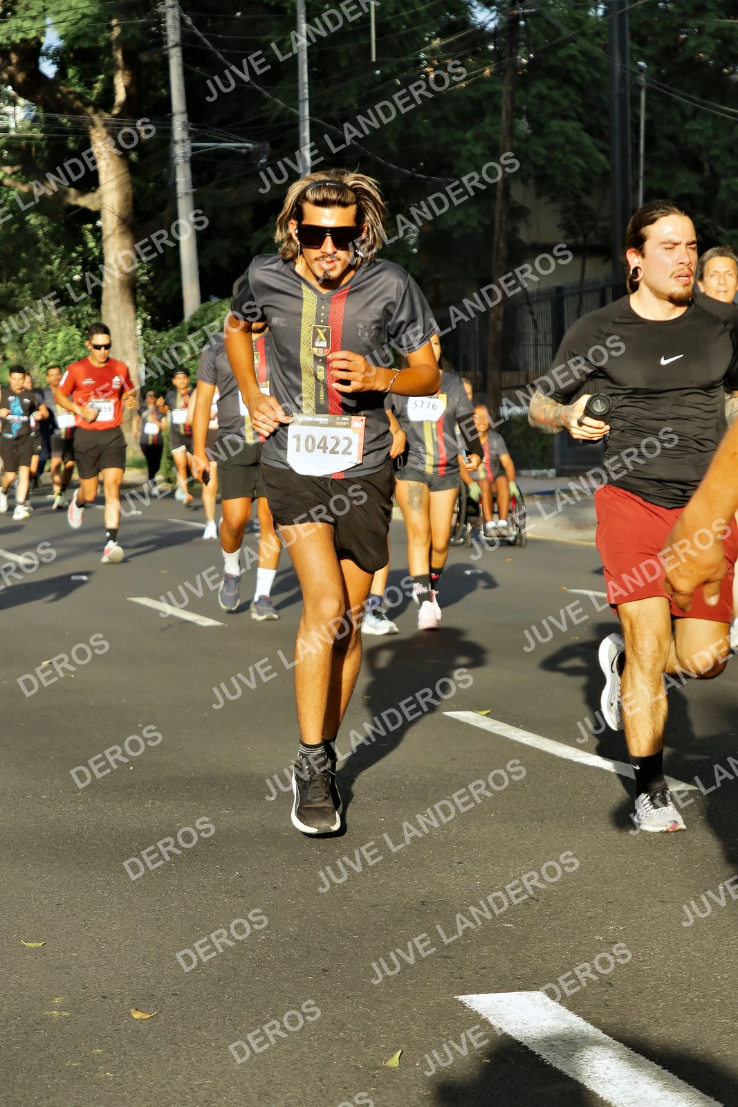 Foto de la X Carrera Leones Negros Red Cola 2026 en Rectoría General de la UdeG, Av. Juárez 976 (meta en Av. Enrique Díaz de León y Pedro Moreno), Guadalajara a las 07:42 · dorsal 10422, 5776