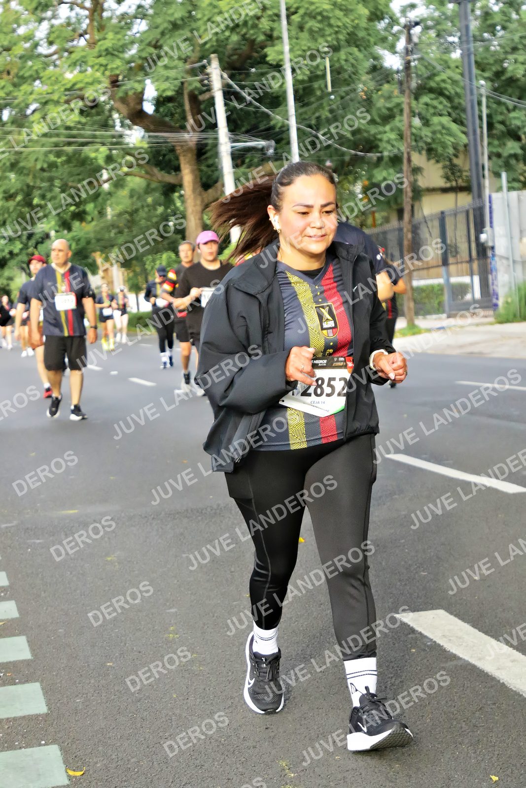 Foto de la X Carrera Leones Negros Red Cola 2026 en Rectoría General de la UdeG, Av. Juárez 976 (meta en Av. Enrique Díaz de León y Pedro Moreno), Guadalajara a las 08:09 · dorsal 2852