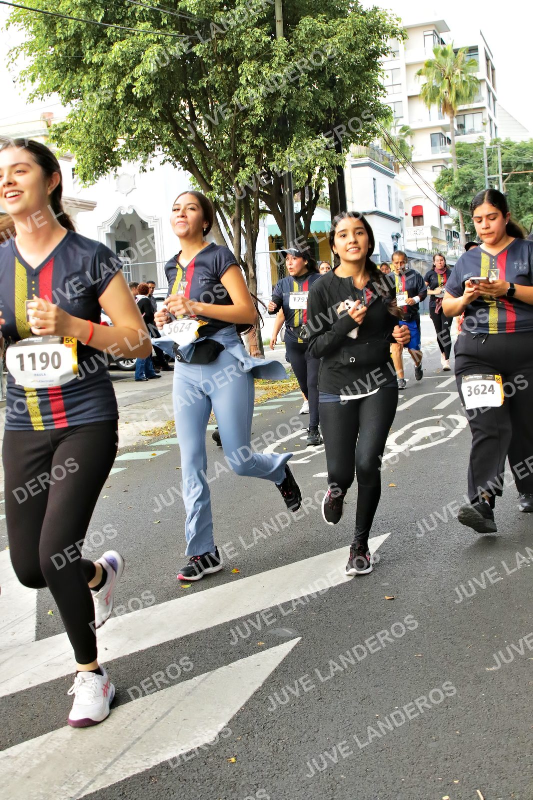 Foto de la X Carrera Leones Negros Red Cola 2026 en Rectoría General de la UdeG, Av. Juárez 976 (meta en Av. Enrique Díaz de León y Pedro Moreno), Guadalajara a las 07:18 · dorsal 1190, 3624, 179