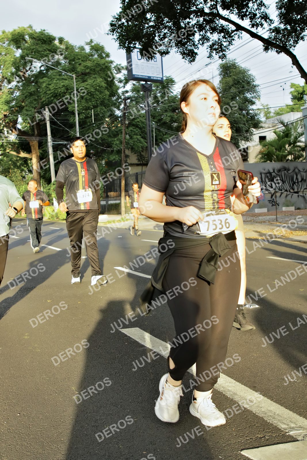 Foto de la X Carrera Leones Negros Red Cola 2026 en Rectoría General de la UdeG, Av. Juárez 976 (meta en Av. Enrique Díaz de León y Pedro Moreno), Guadalajara a las 07:27 · dorsal 7536