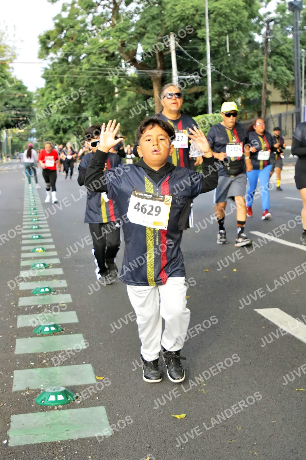 Foto de la X Carrera Leones Negros Red Cola 2026 en Rectoría General de la UdeG, Av. Juárez 976 (meta en Av. Enrique Díaz de León y Pedro Moreno), Guadalajara a las 08:07 · dorsal 4629, 27, 12324