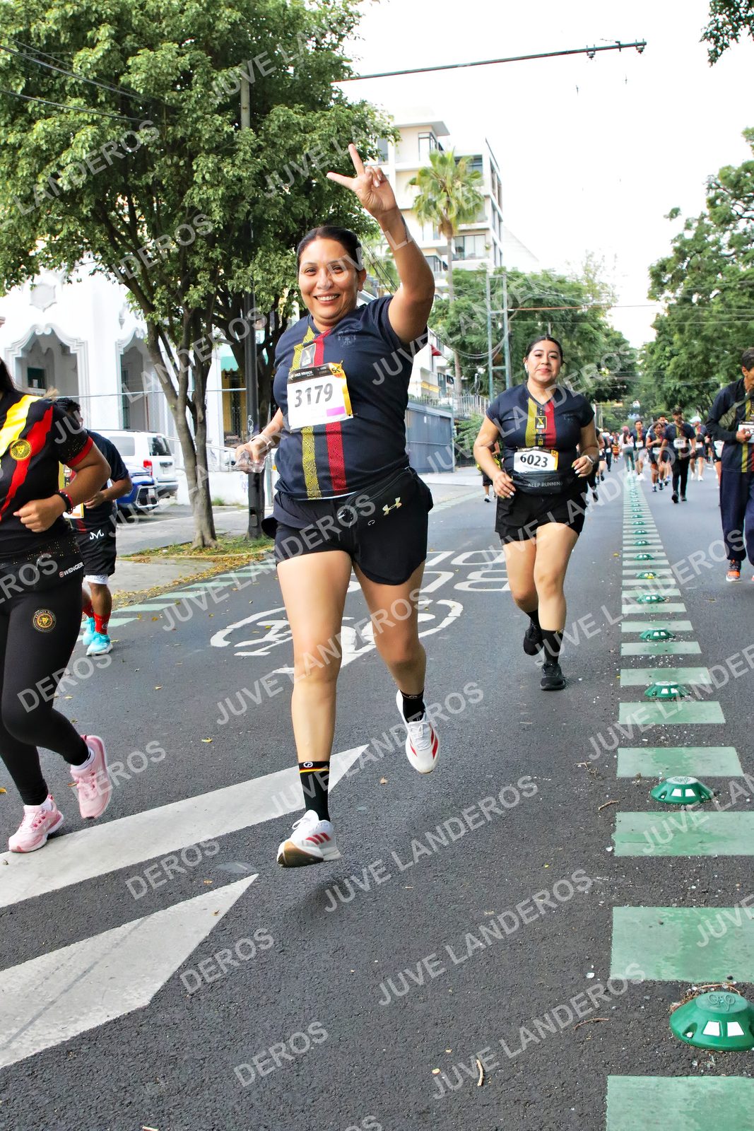 Foto de la X Carrera Leones Negros Red Cola 2026 en Rectoría General de la UdeG, Av. Juárez 976 (meta en Av. Enrique Díaz de León y Pedro Moreno), Guadalajara a las 05:13 · dorsal 3179, 6023, 78