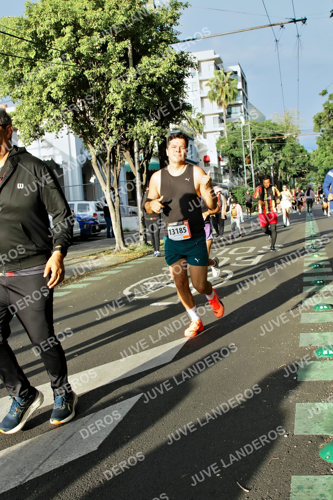 Foto de la X Carrera Leones Negros Red Cola 2026 en Rectoría General de la UdeG, Av. Juárez 976 (meta en Av. Enrique Díaz de León y Pedro Moreno), Guadalajara a las 07:49 · dorsal 13185
